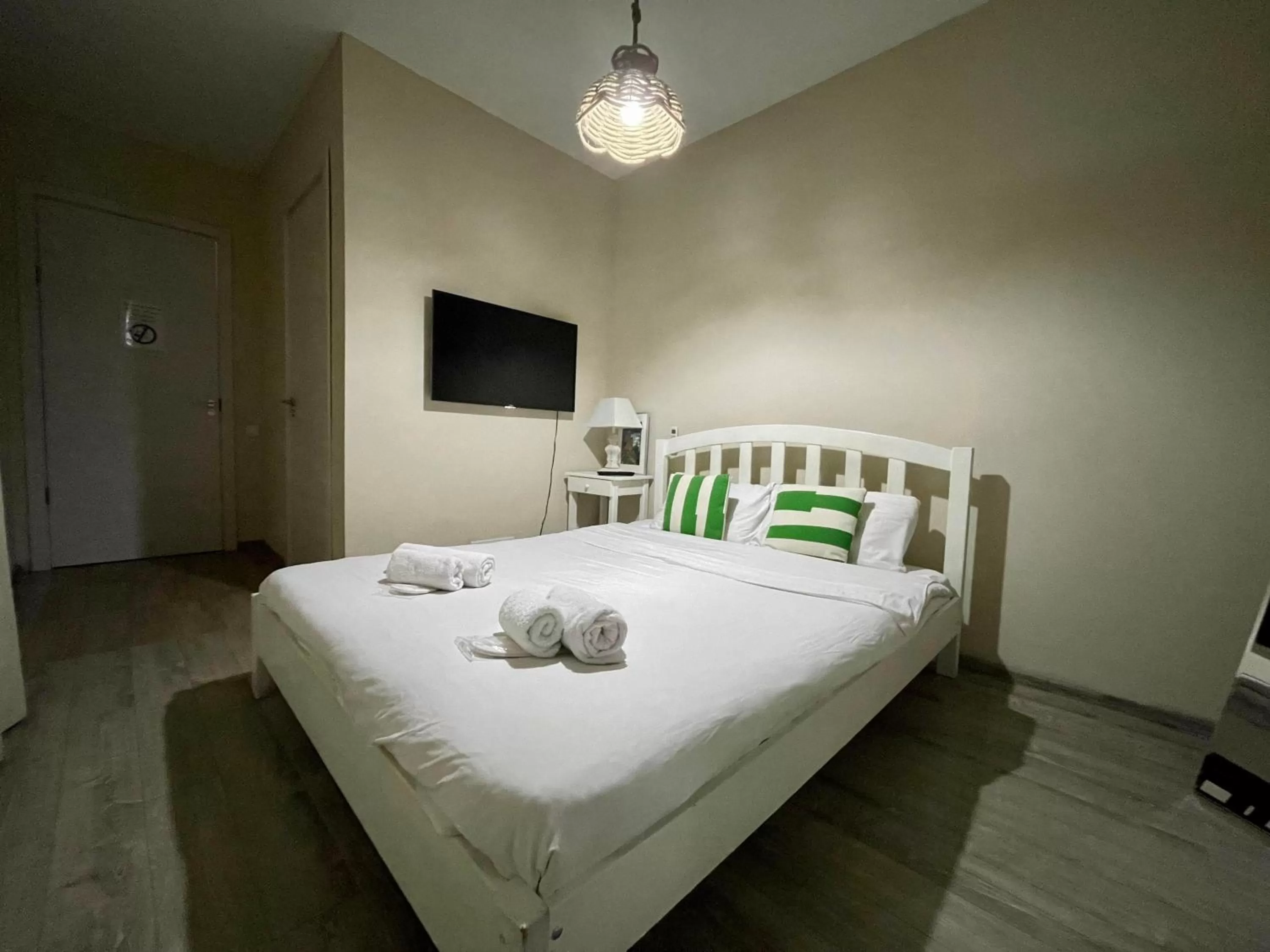 Budget Double Room (Internal window)  in Meidan View