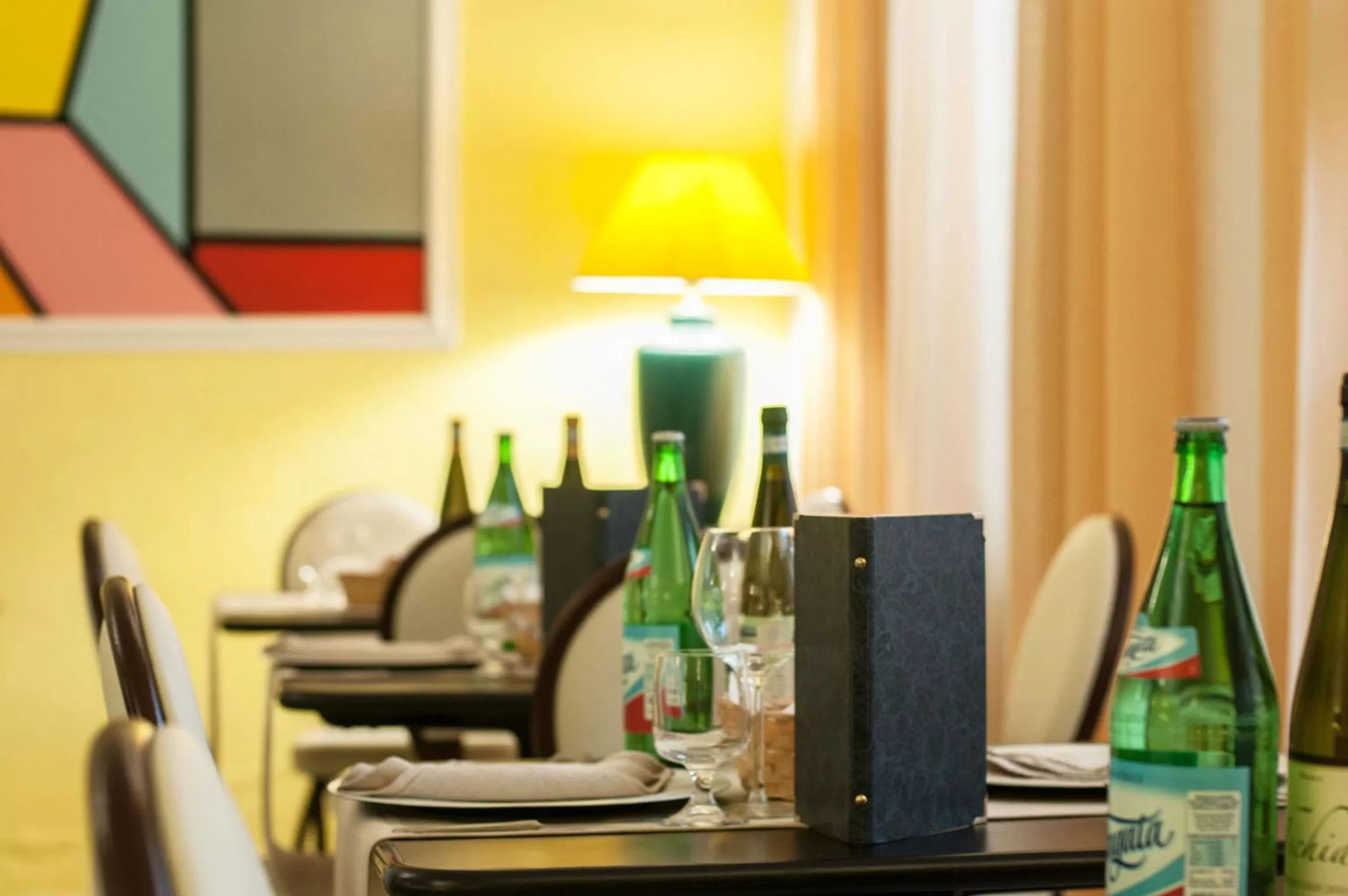 Restaurant/places to eat in Hotel Annabelle