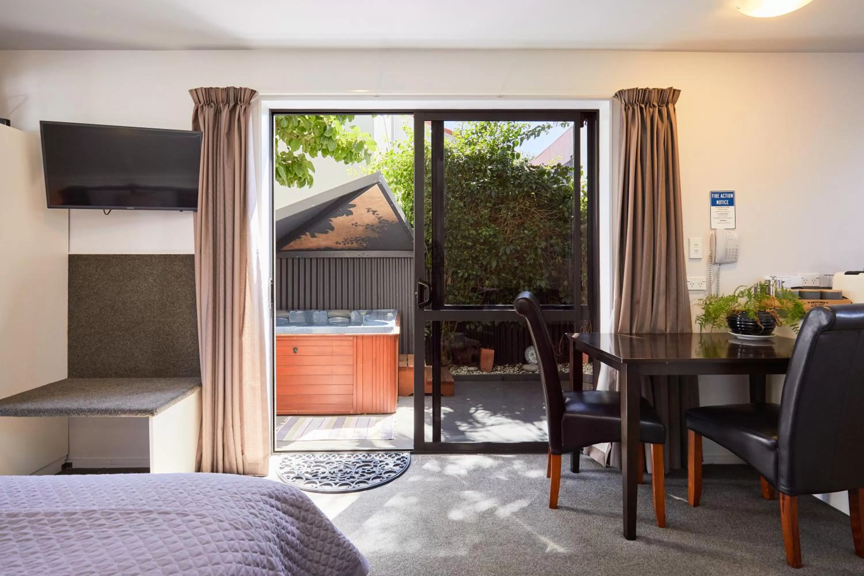 Bed in Blenheim Palms Motel