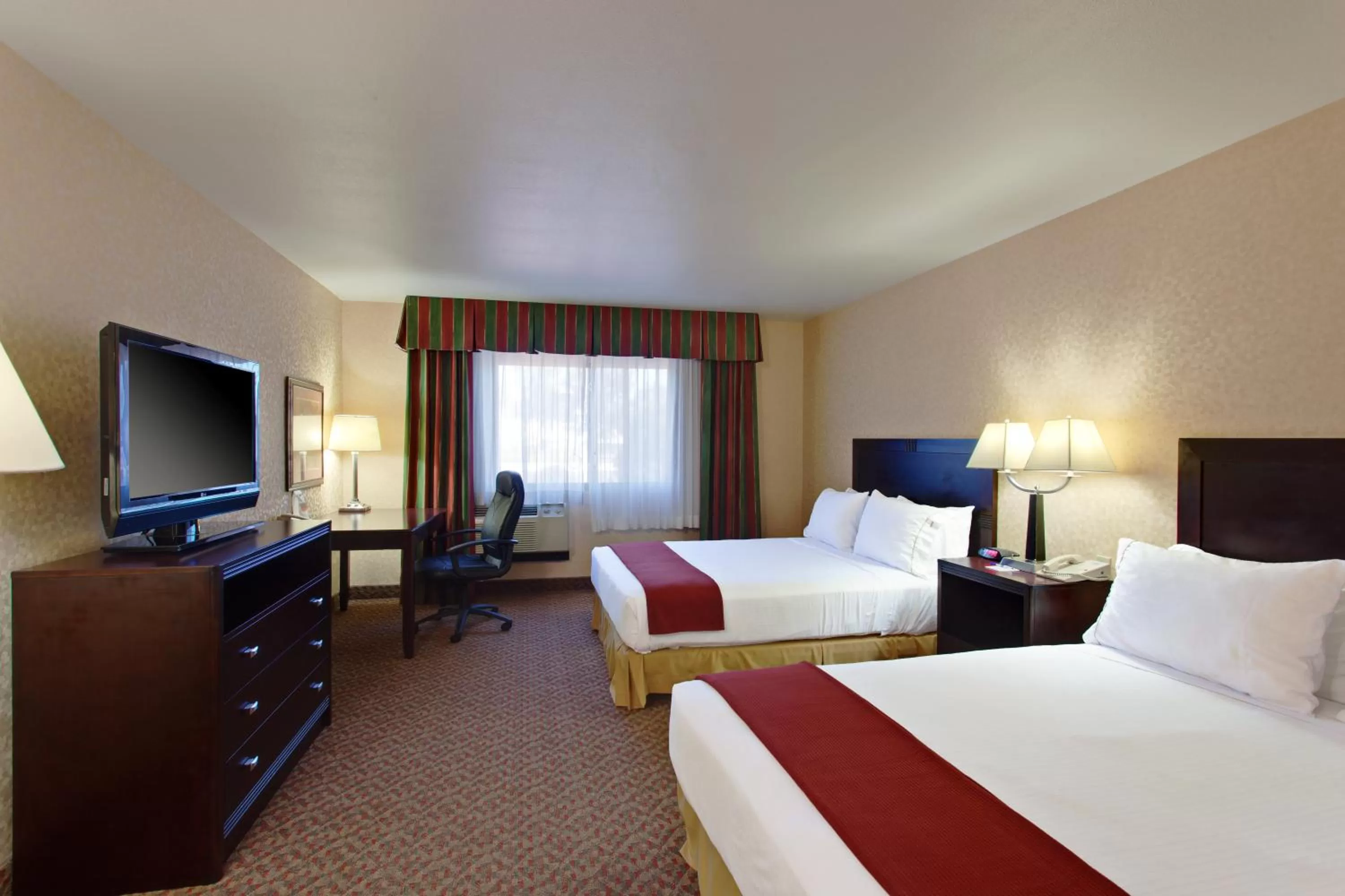 Photo of the whole room, Bed in Holiday Inn Express Temecula by IHG