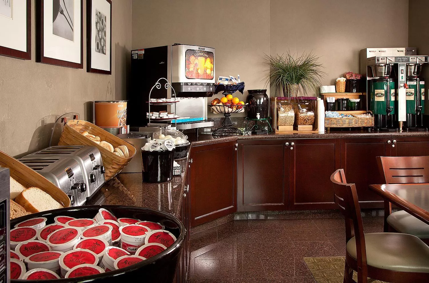 Continental breakfast in Coast Gateway Hotel