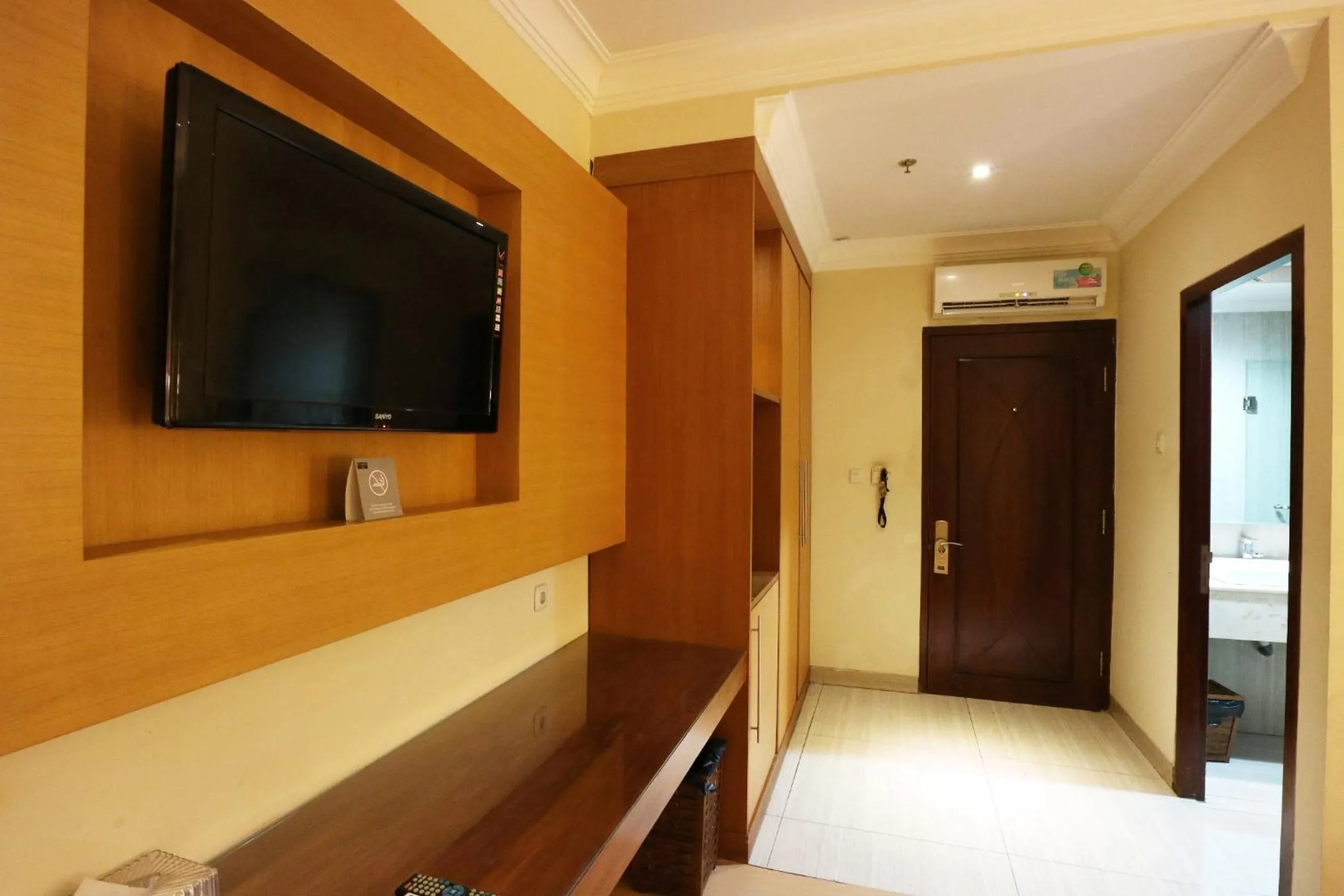 TV and multimedia in Coins Hotel Jakarta