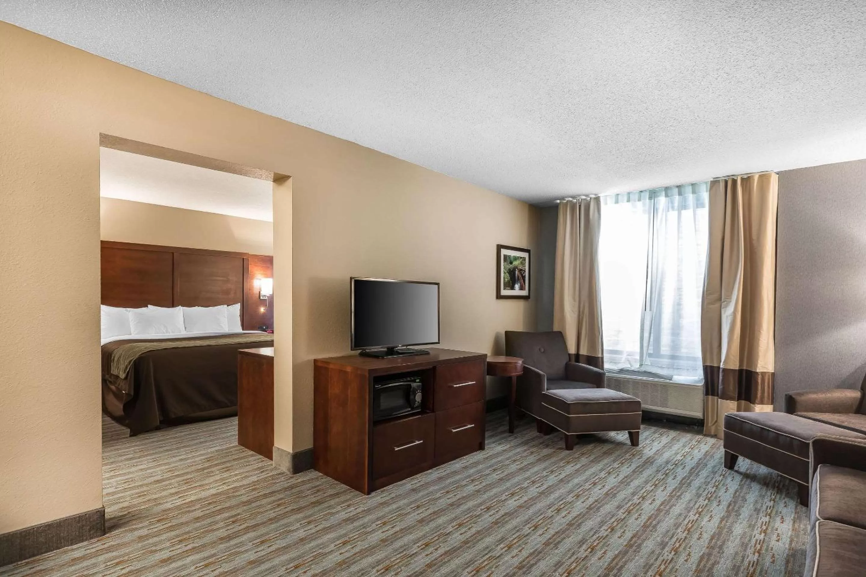 Photo of the whole room, Bed in Comfort Inn Bay City - Riverfront