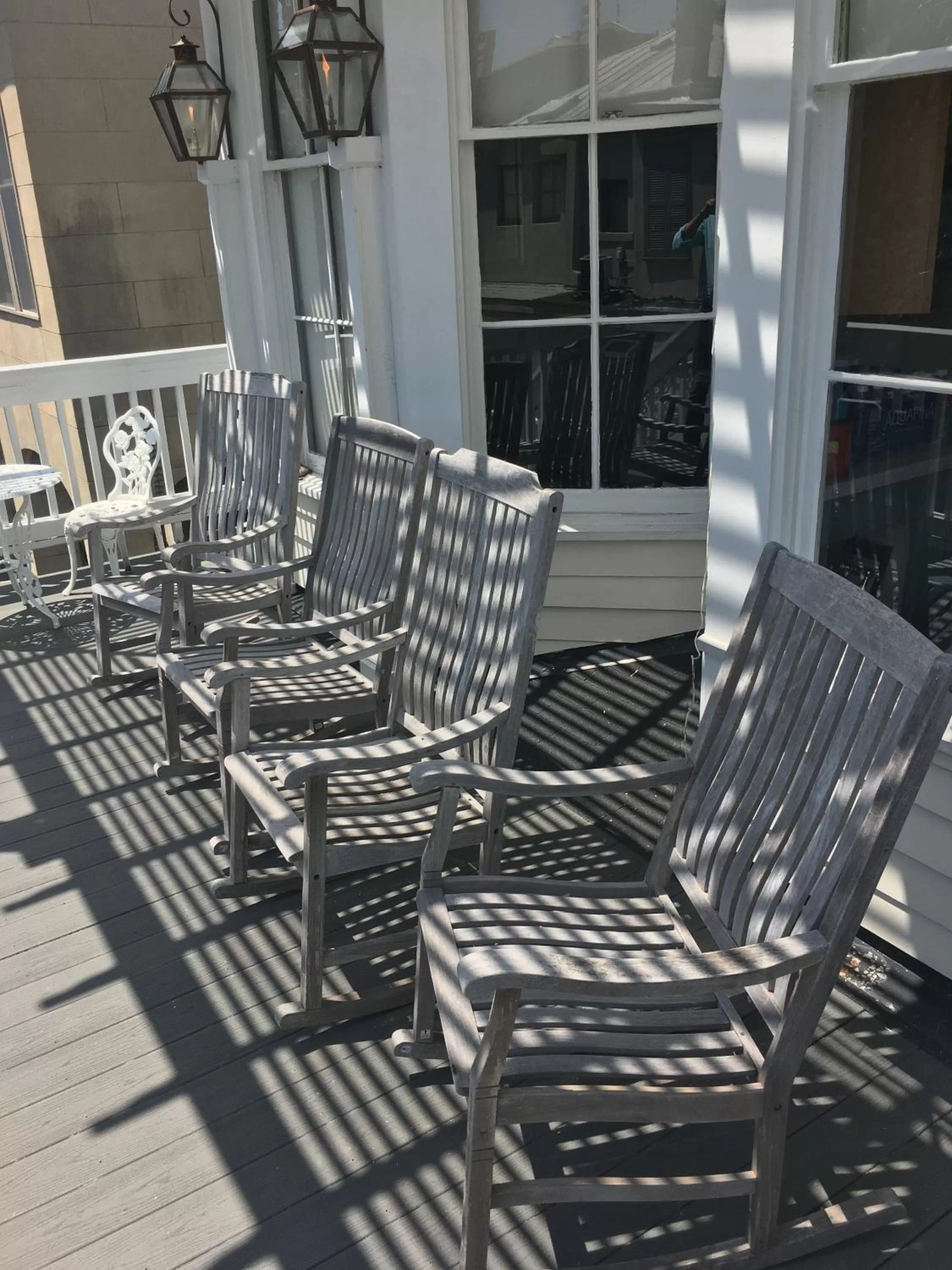 Balcony/Terrace in Justine Inn Savannah