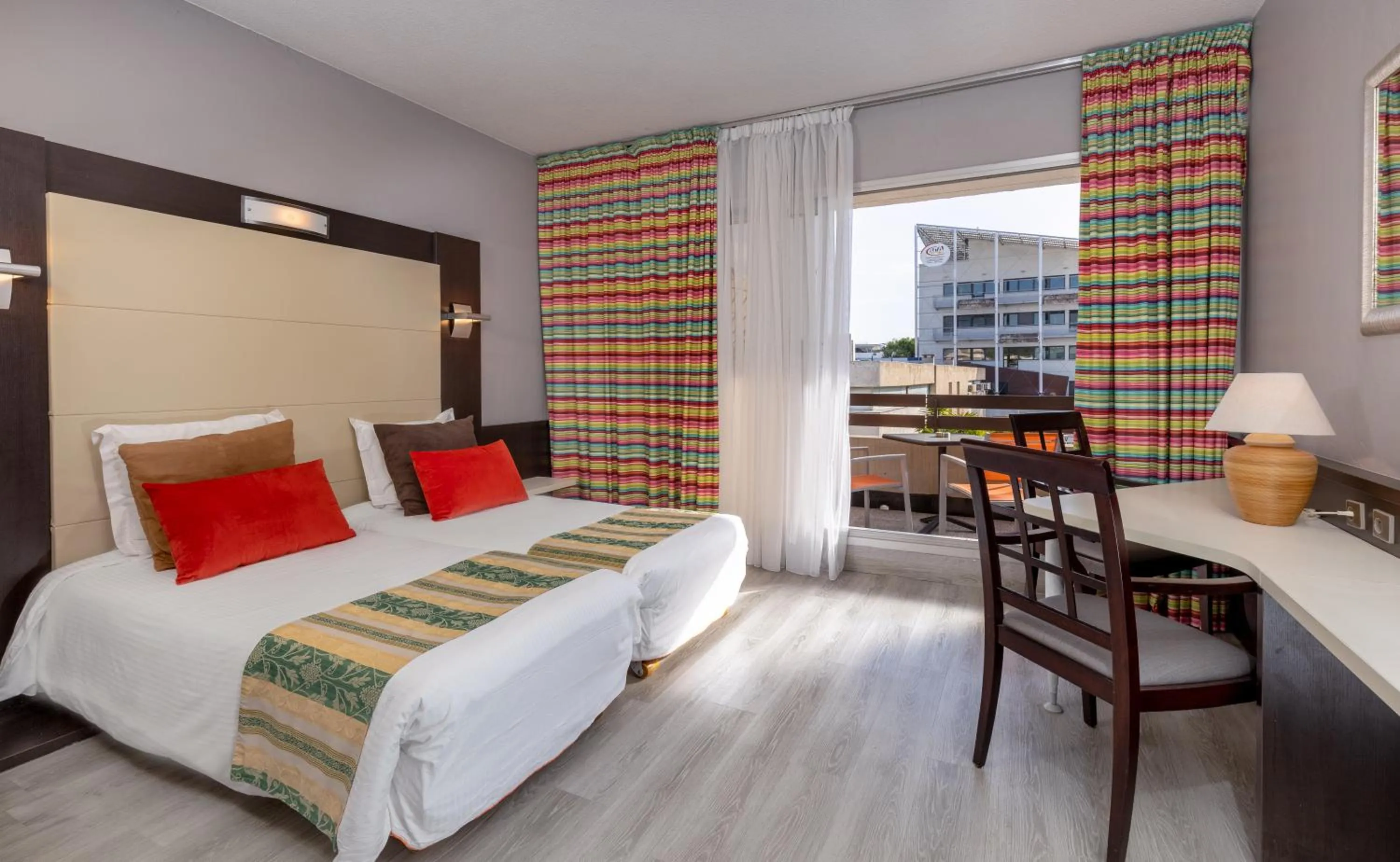 Photo of the whole room, Bed in The Originals City, Hôtel Galaxie, Nice Aéroport