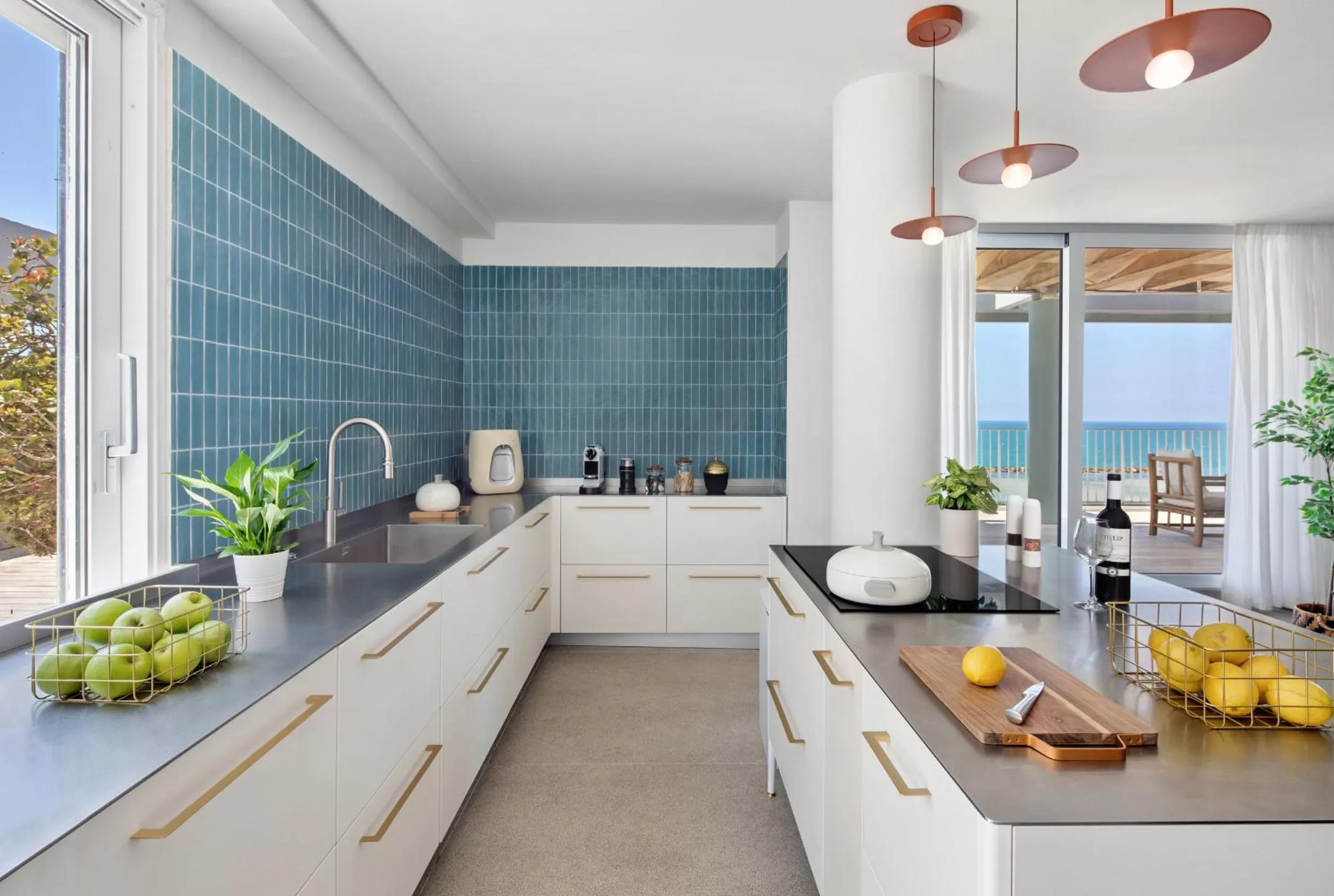 Kitchen or kitchenette in Sea Executive Suites