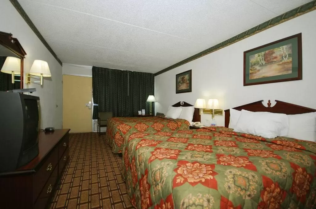 Queen Room with Two Queen Beds - Non-Smoking in Days Inn by Wyndham Dickson