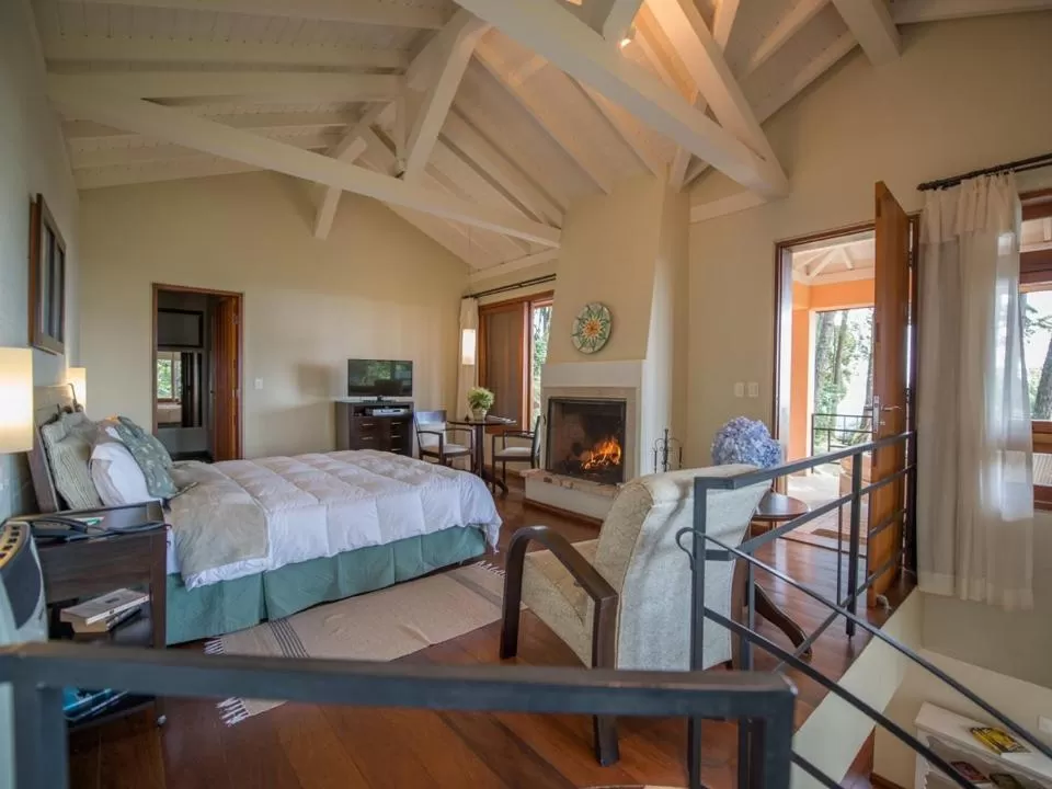 Communal lounge/ TV room, Bed in Kuriuwa Hotel