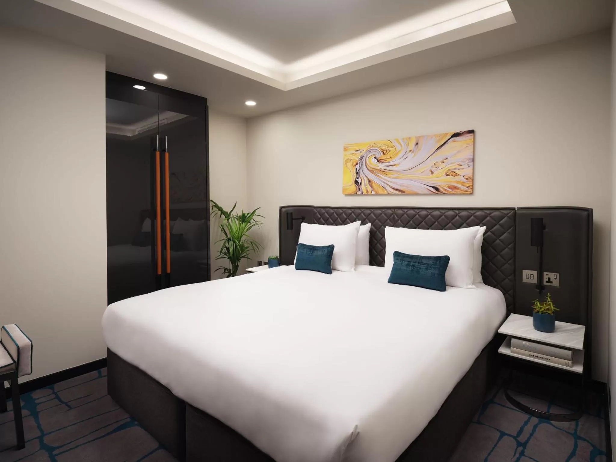 Photo of the whole room, Bed in Dao by Dorsett West London