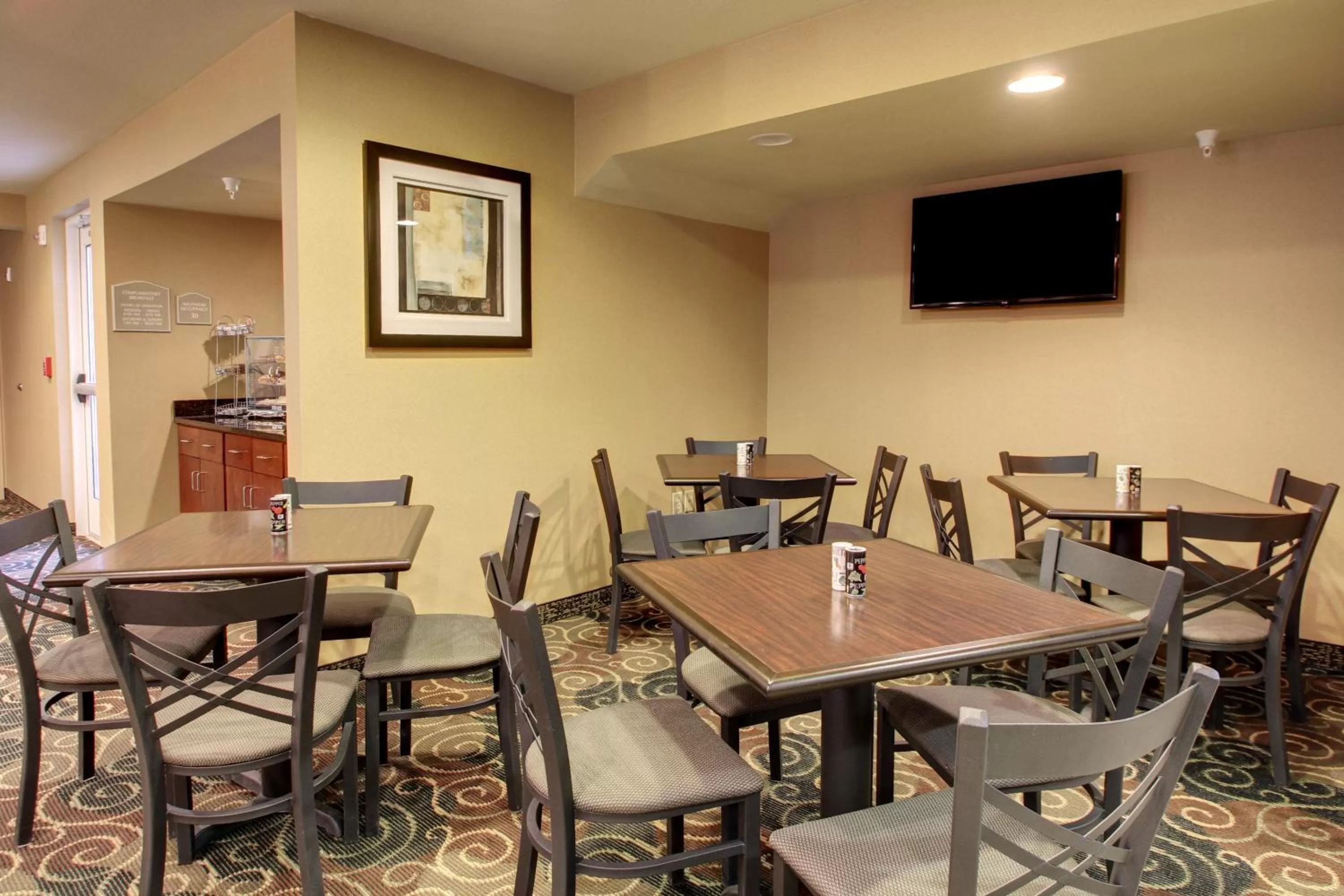 Lobby or reception in Cobblestone Hotel & Suites - Waynesboro