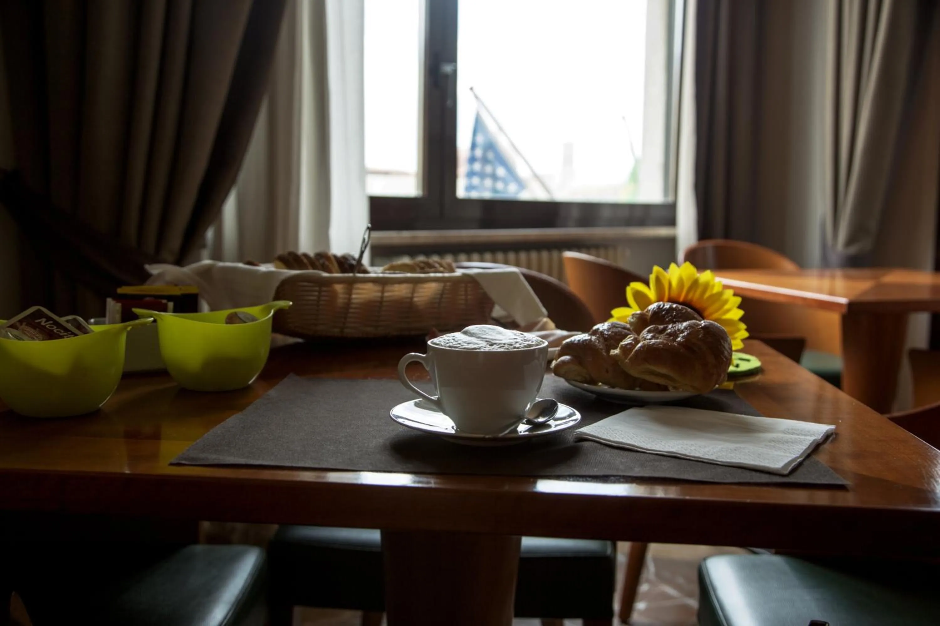 Communal lounge/ TV room in Hotel Arcadia
