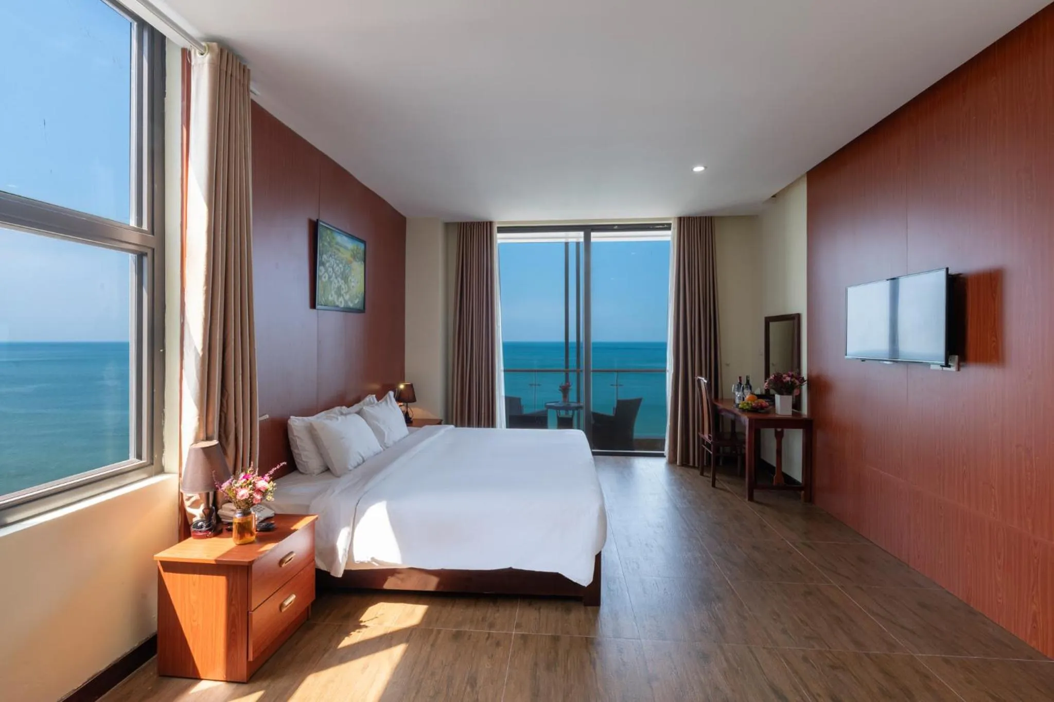 Bed in Amarin Resort & Spa Phu Quoc