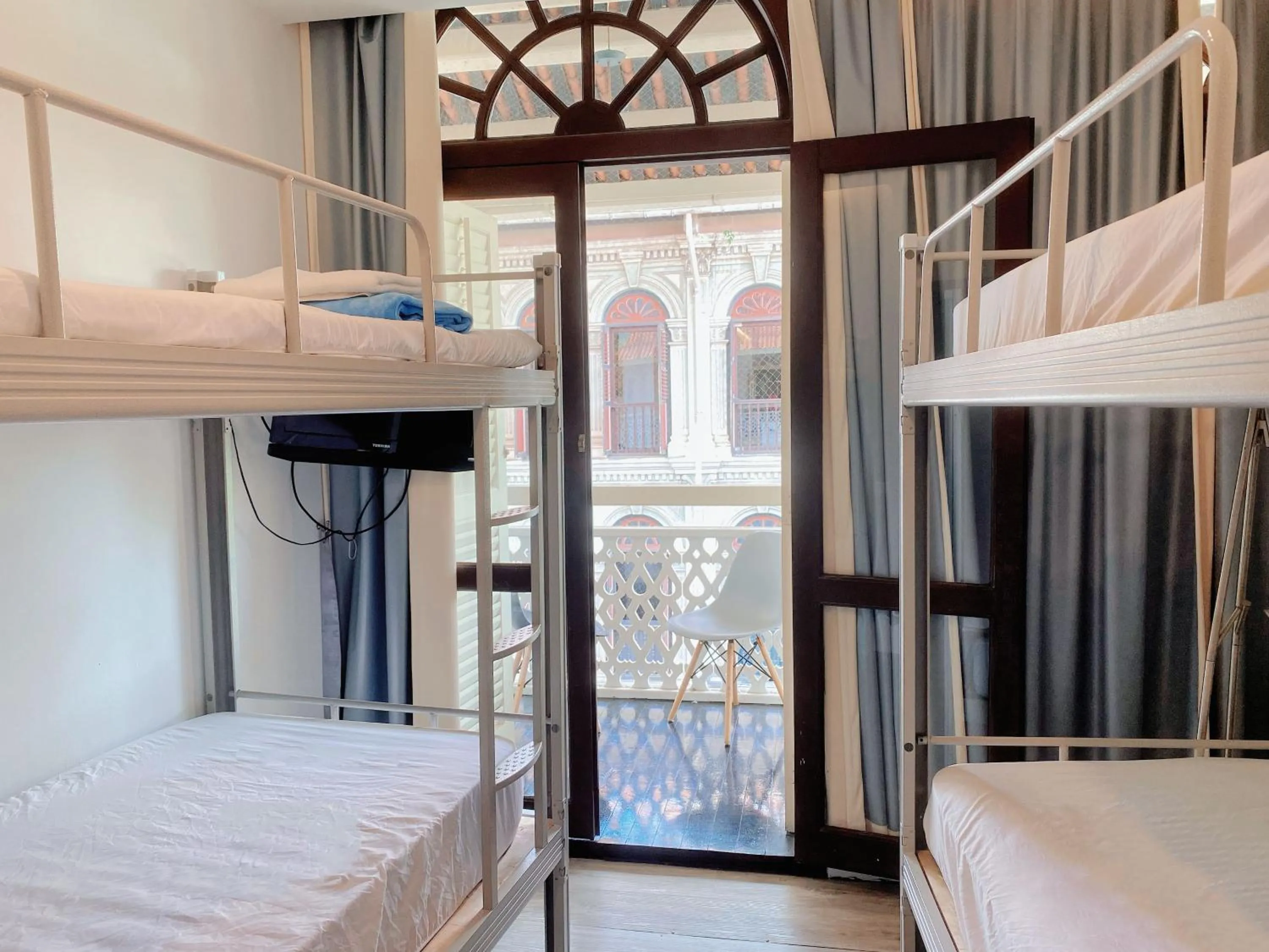 Deluxe Quadruple Room in Hotel Calmo Chinatown