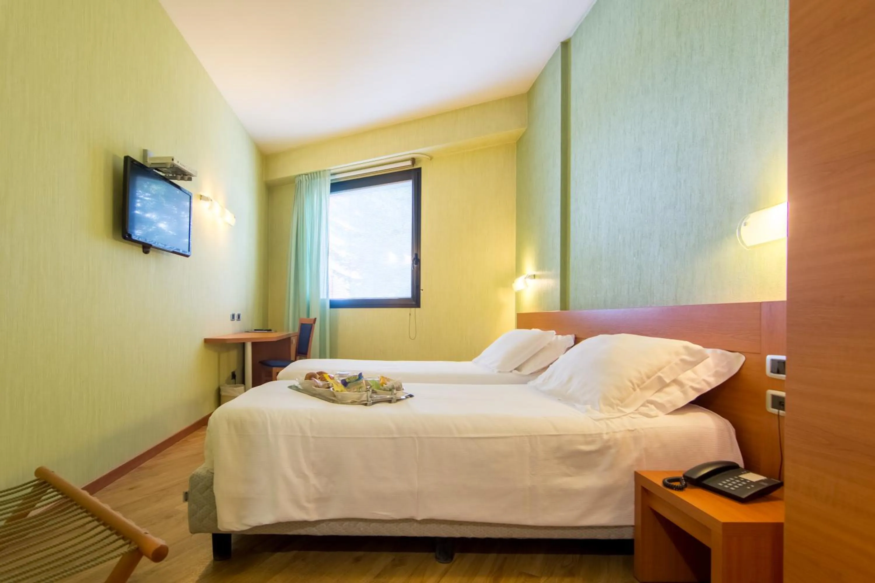 Bedroom, Bed in Hotel Concorde