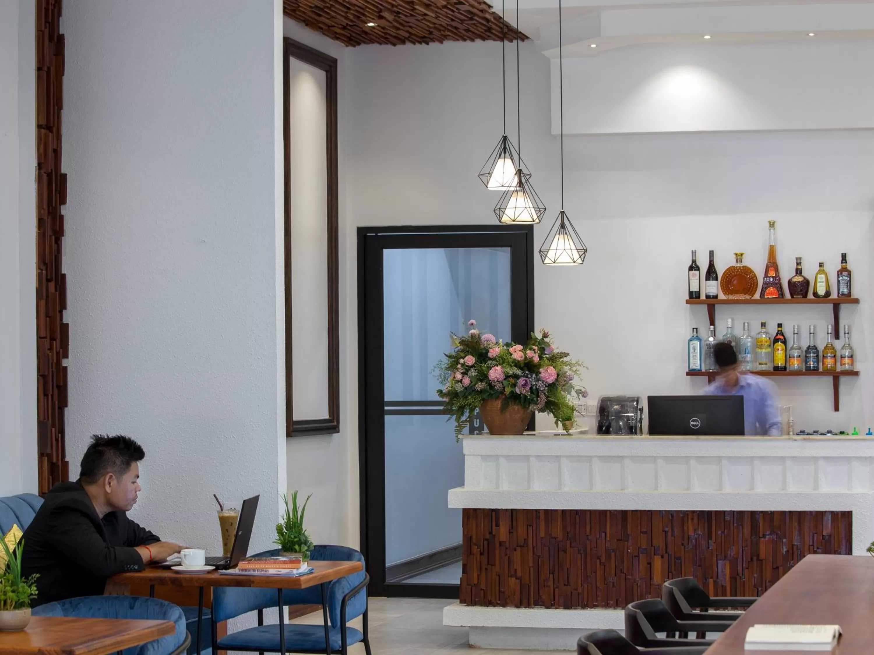 Restaurant/places to eat in Homewood Hotel