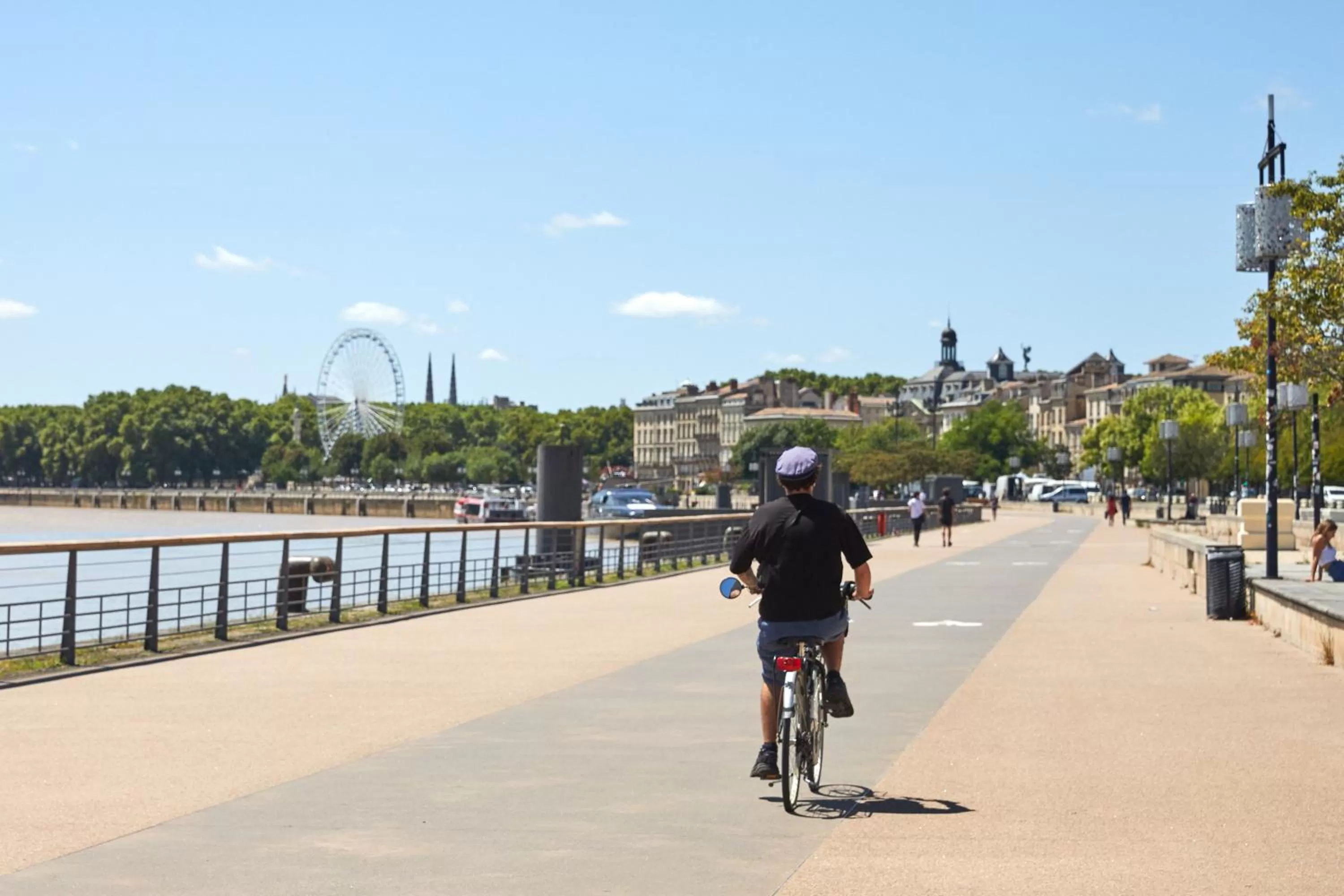 Neighbourhood in Hotel Indigo Bordeaux Centre Chartrons by IHG