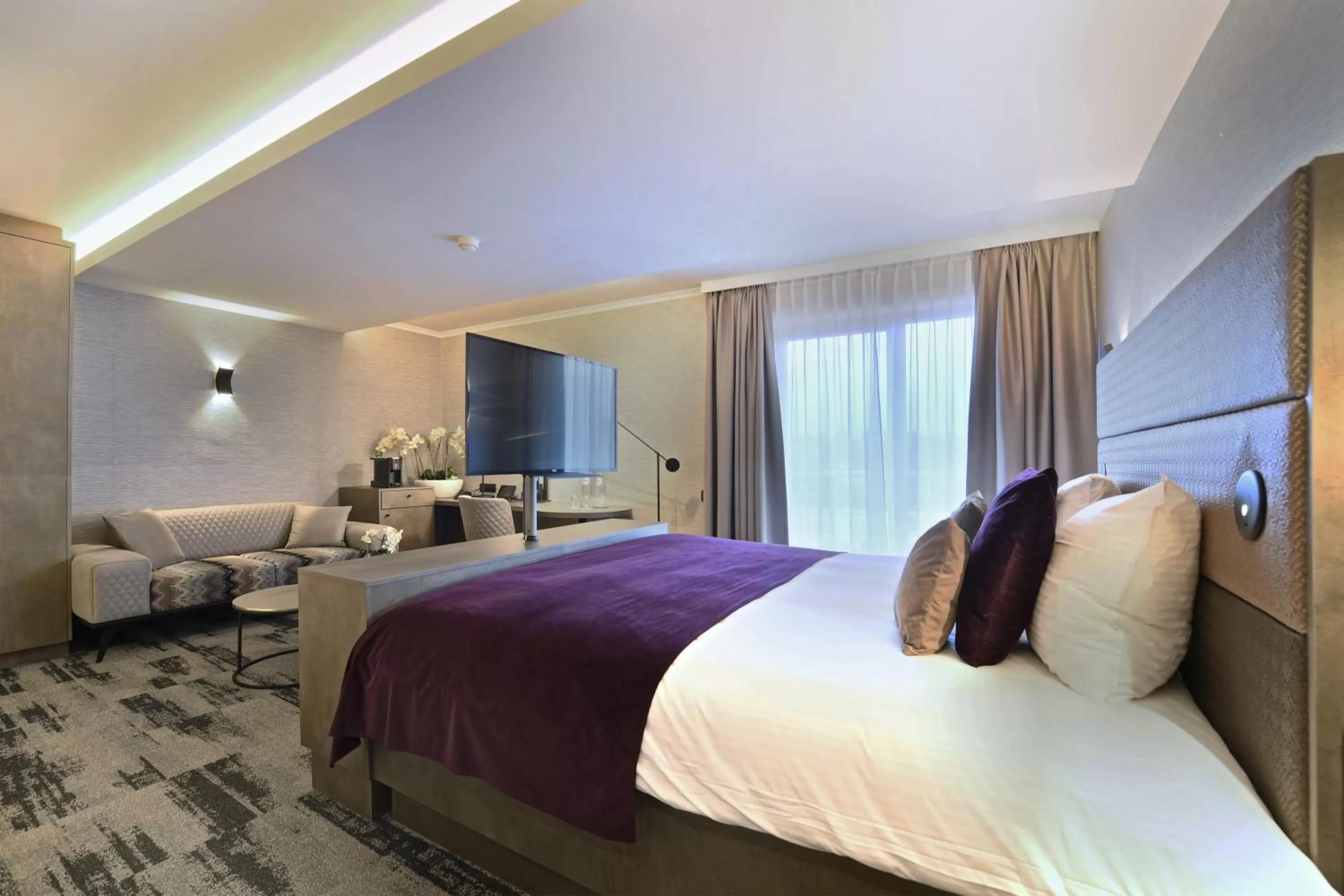 Bed in Hotel Charleroi Airport - Van Der Valk