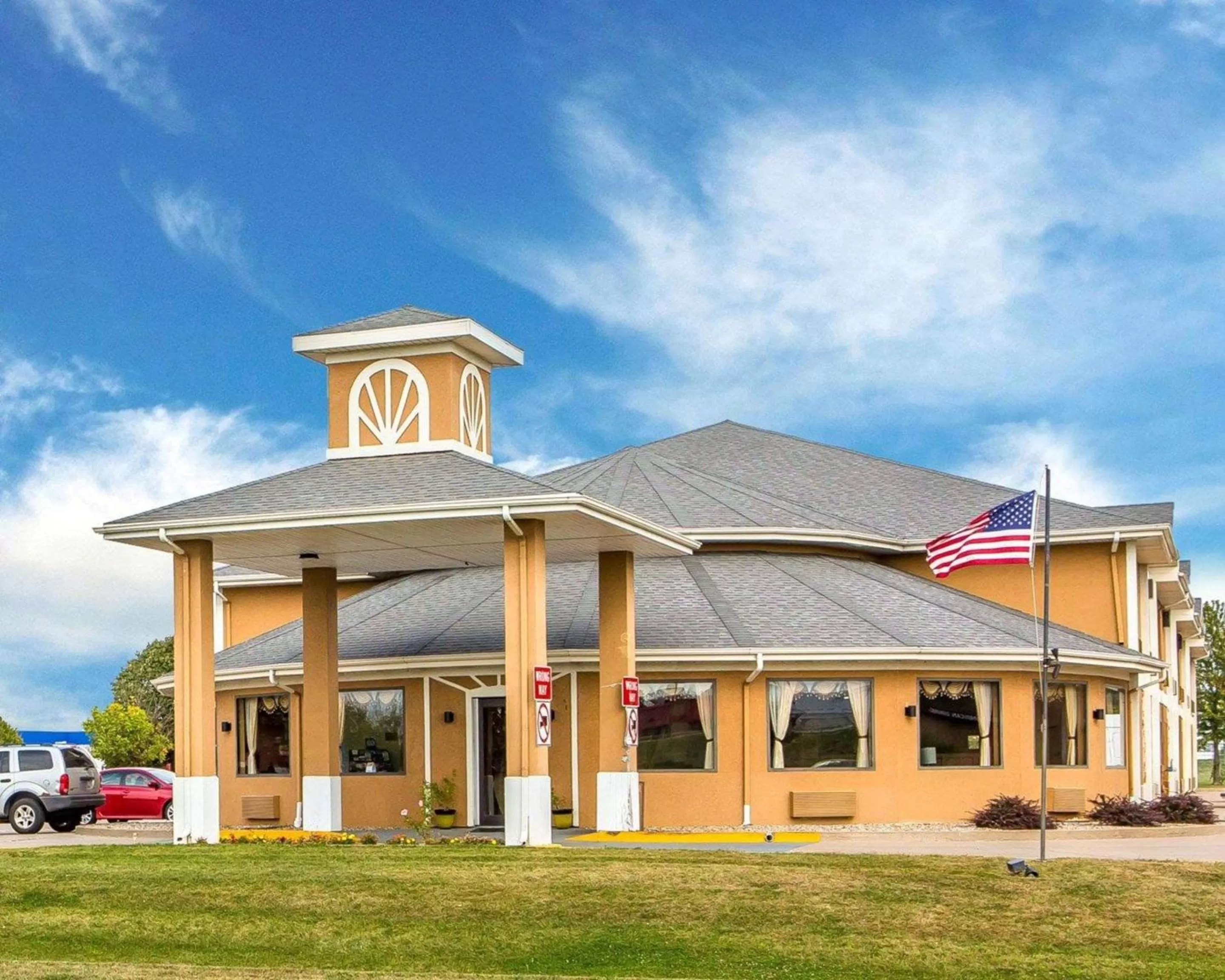 Property building in Quality Inn Morton at I-74