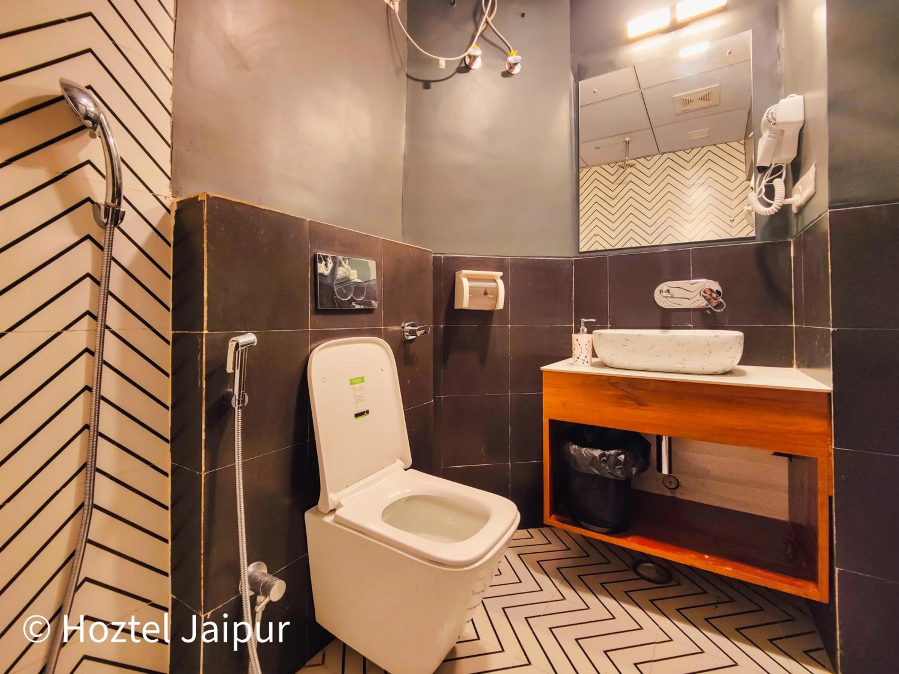 Toilet in Hoztel Jaipur