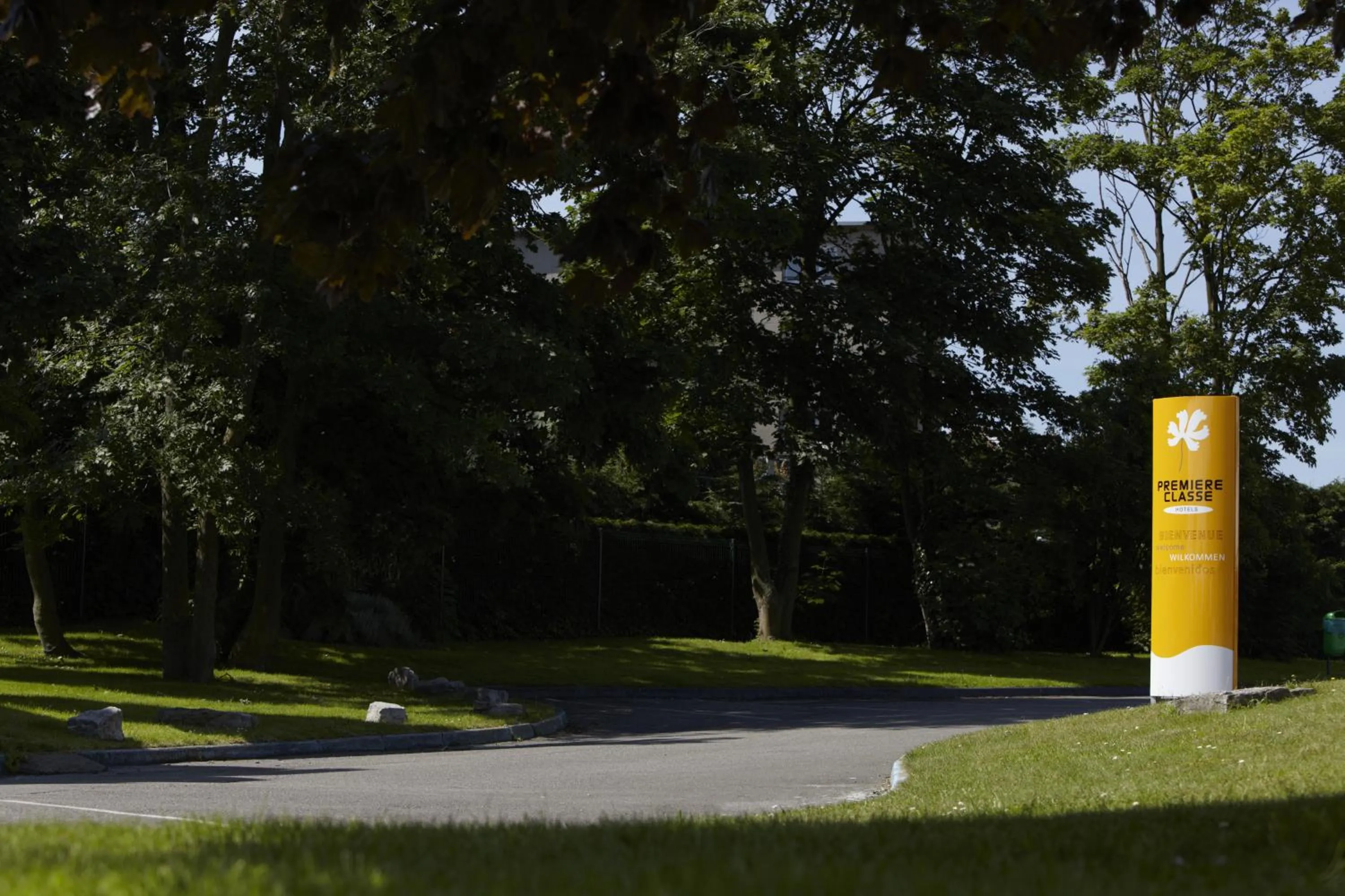 Garden in Première Classe Tarbes - Bastillac