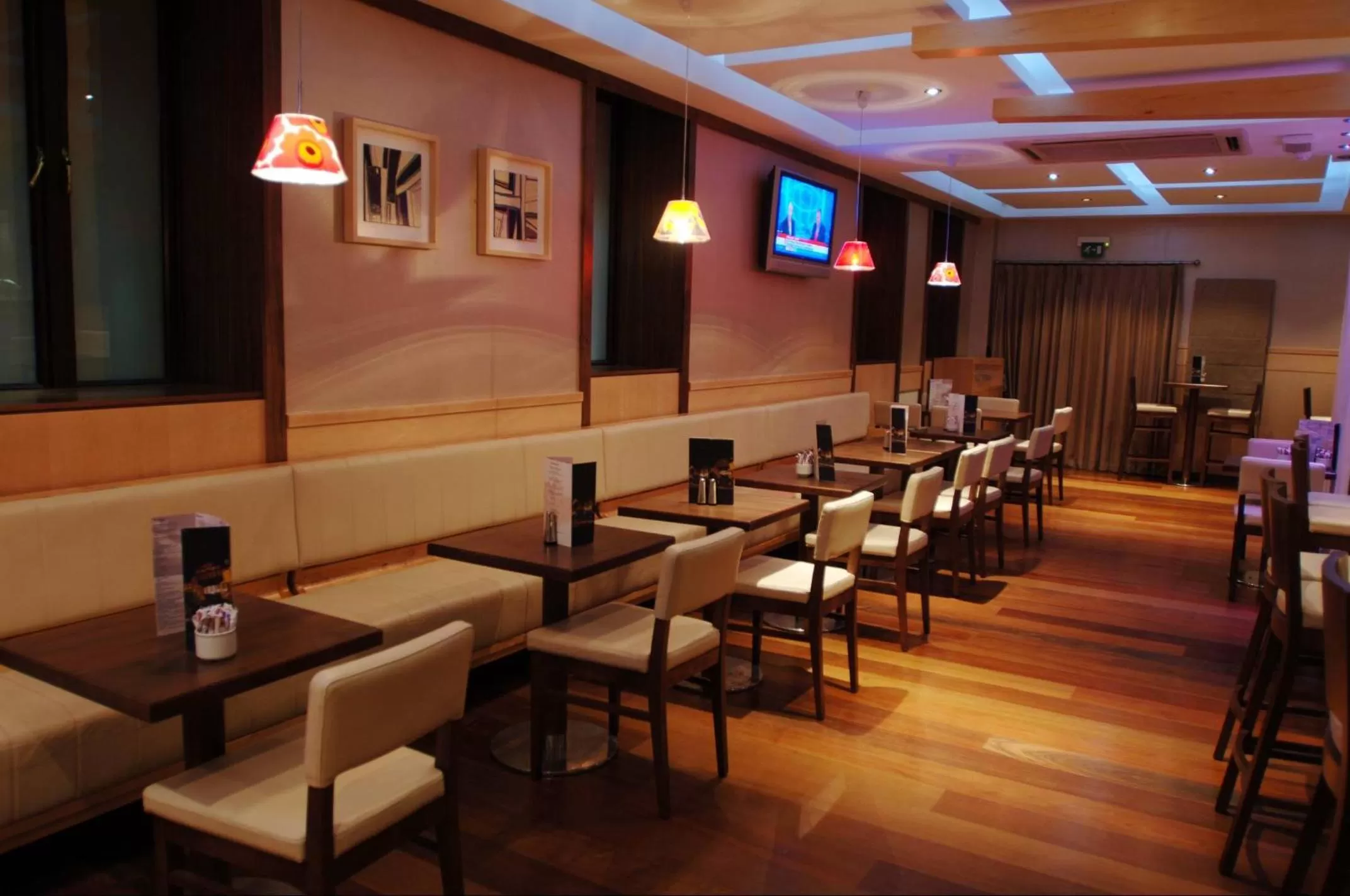Restaurant/places to eat in Hibernian Hotel & Leisure Centre