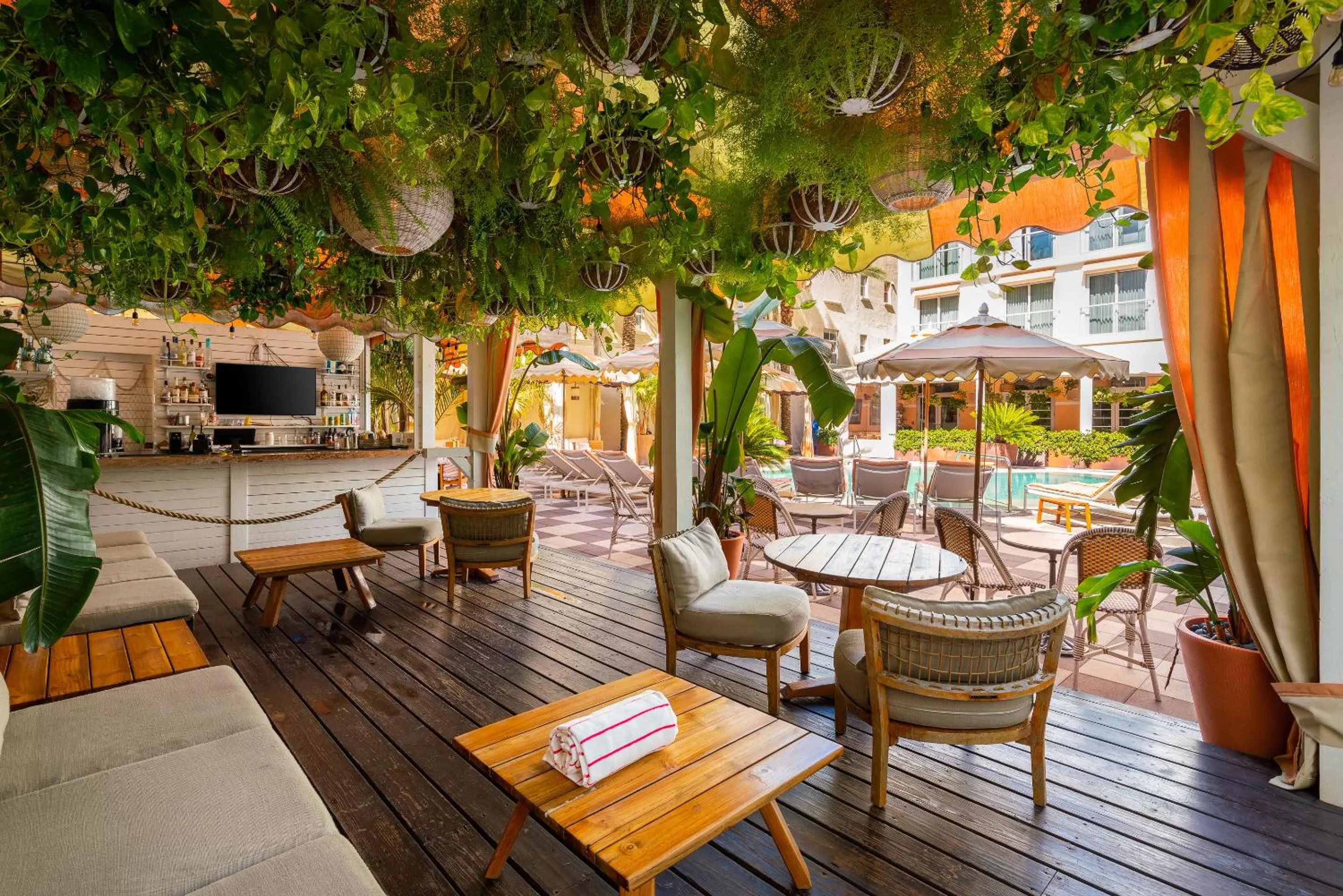 Lounge or bar in The Plymouth South Beach