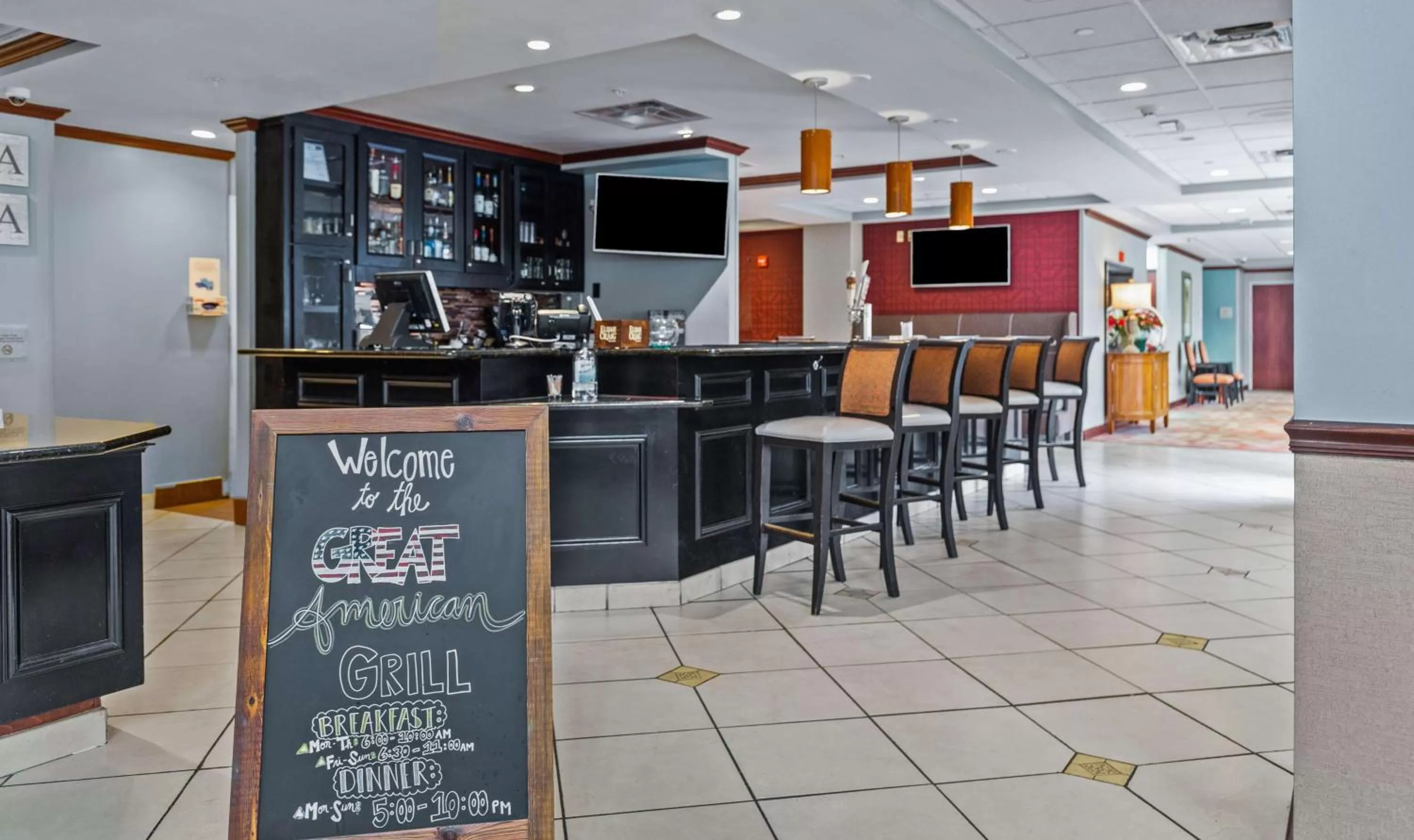 Lounge or bar in Hilton Garden Inn Starkville