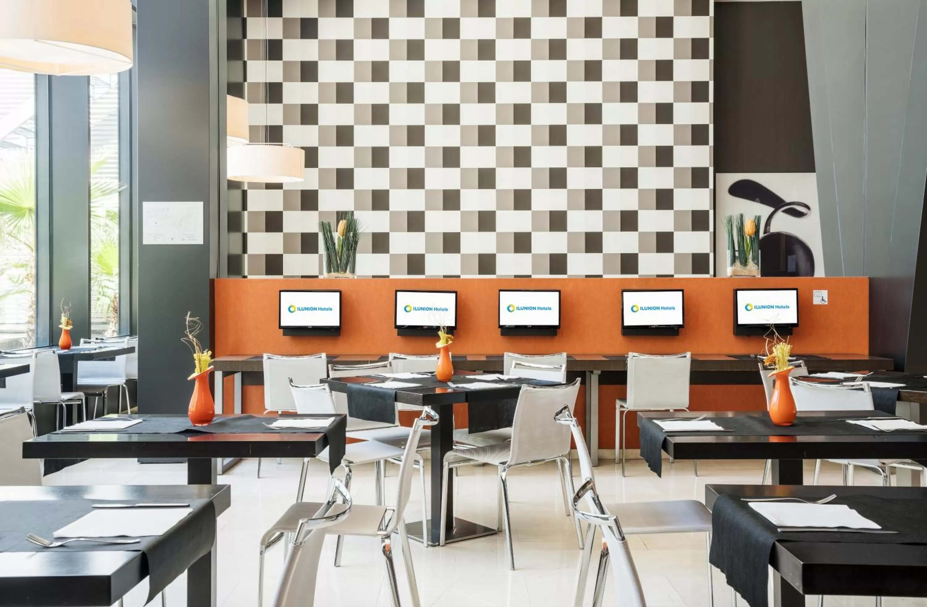 Restaurant/places to eat in Ilunion Aqua 3