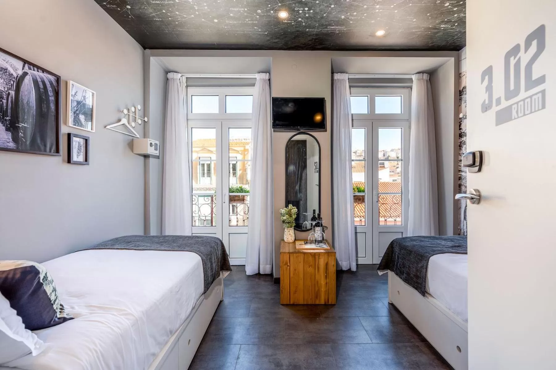 Photo of the whole room in Lisbon Wine House - Rooms & Suites