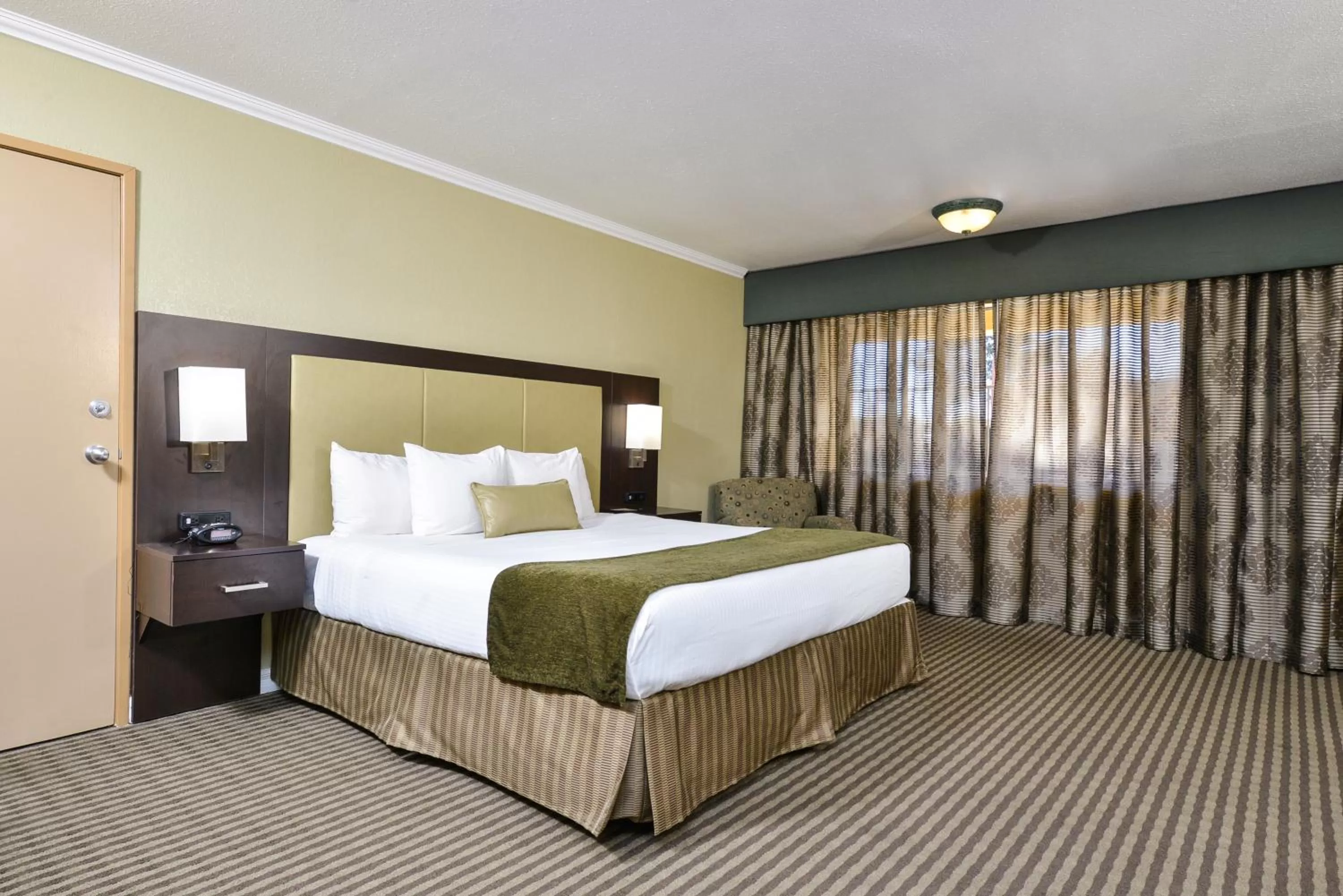 King Suite with Roll in Shower - Non-Smoking in Best Western Royal Sun Inn & Suites