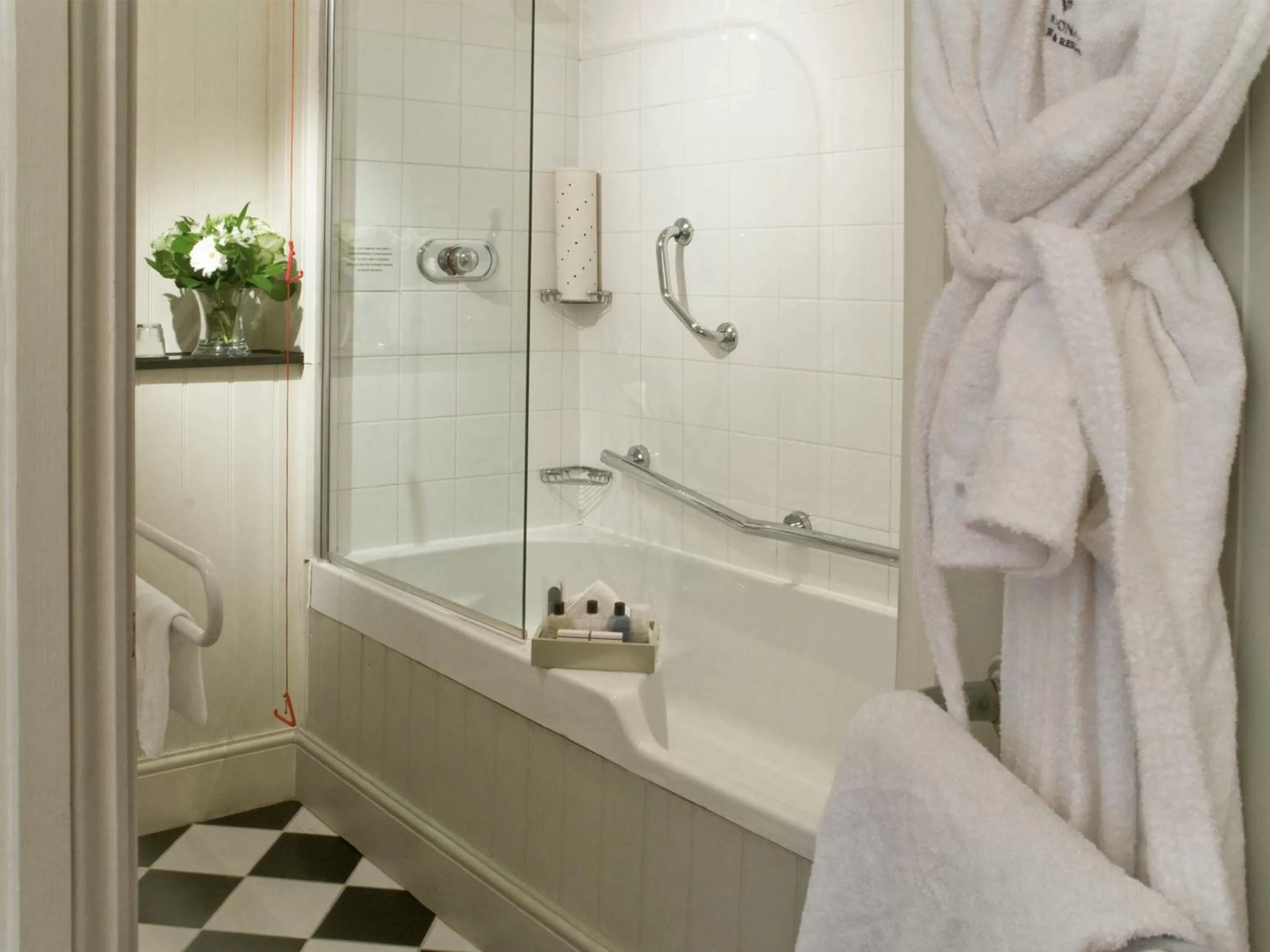 Standard King Room in Macdonald Bear Hotel