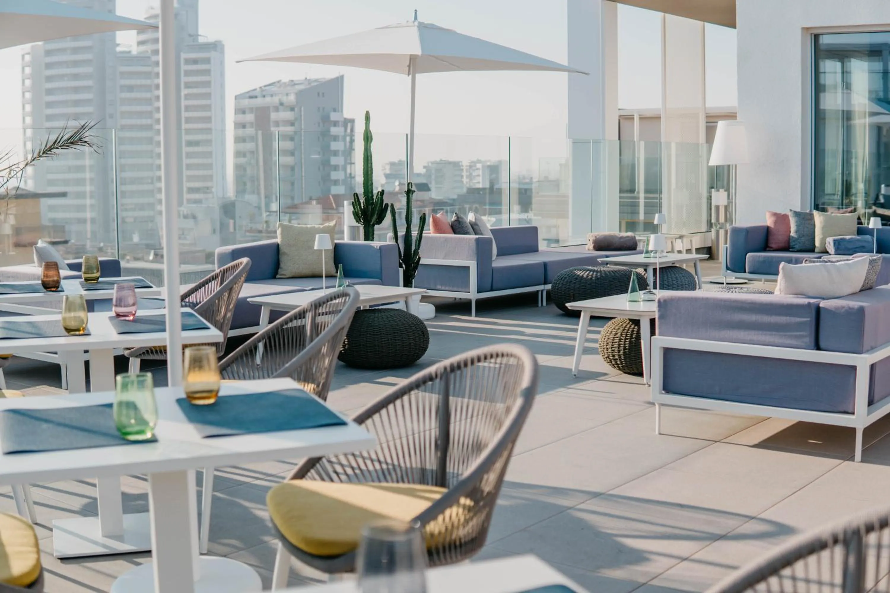 Restaurant/places to eat in J44 Lifestyle Hotel