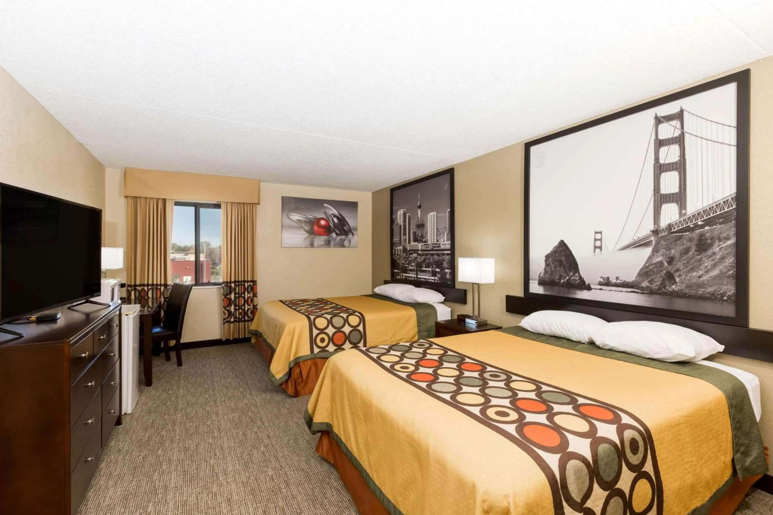 Photo of the whole room, Bed in Super 8 by Wyndham Wichita North