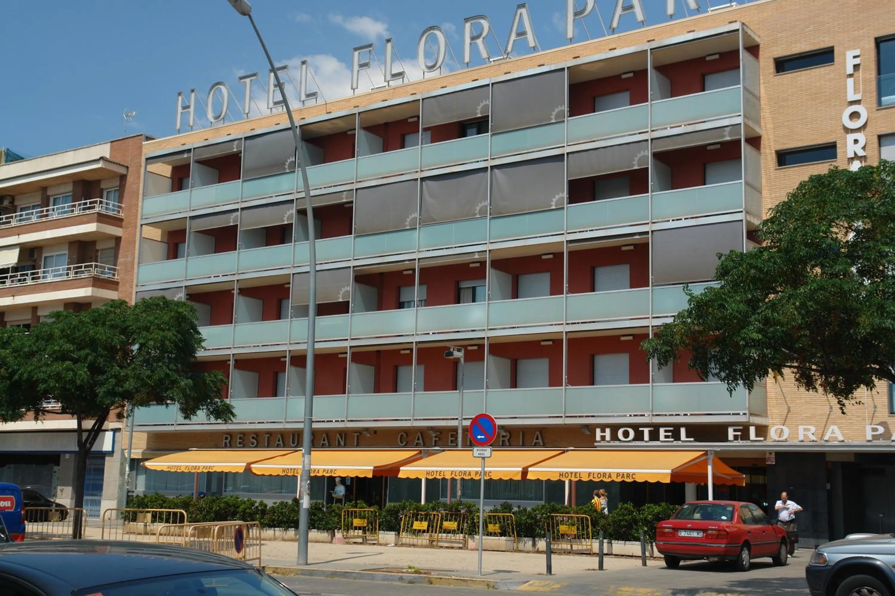 Facade/entrance in Hotel Flora Parc
