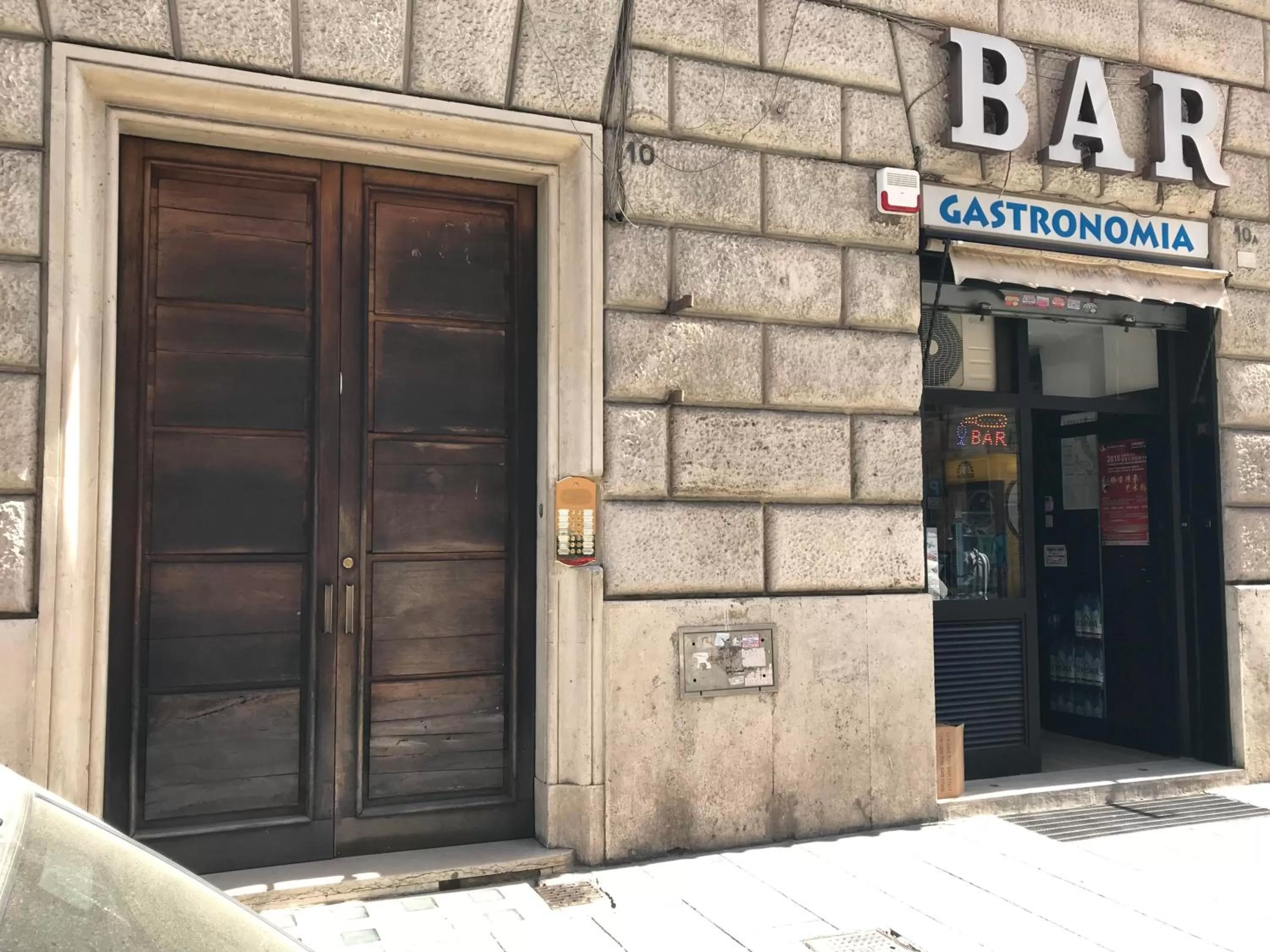 Property building in Rooms Roma - Monti