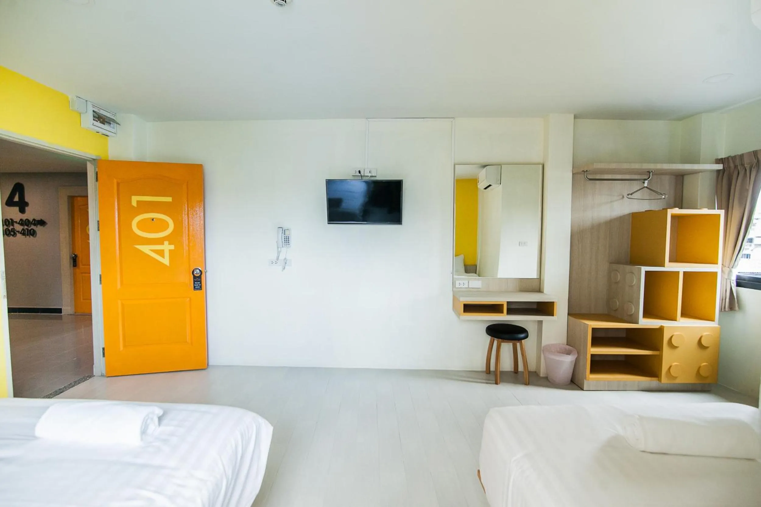 Photo of the whole room, Bed in The Seven Luck