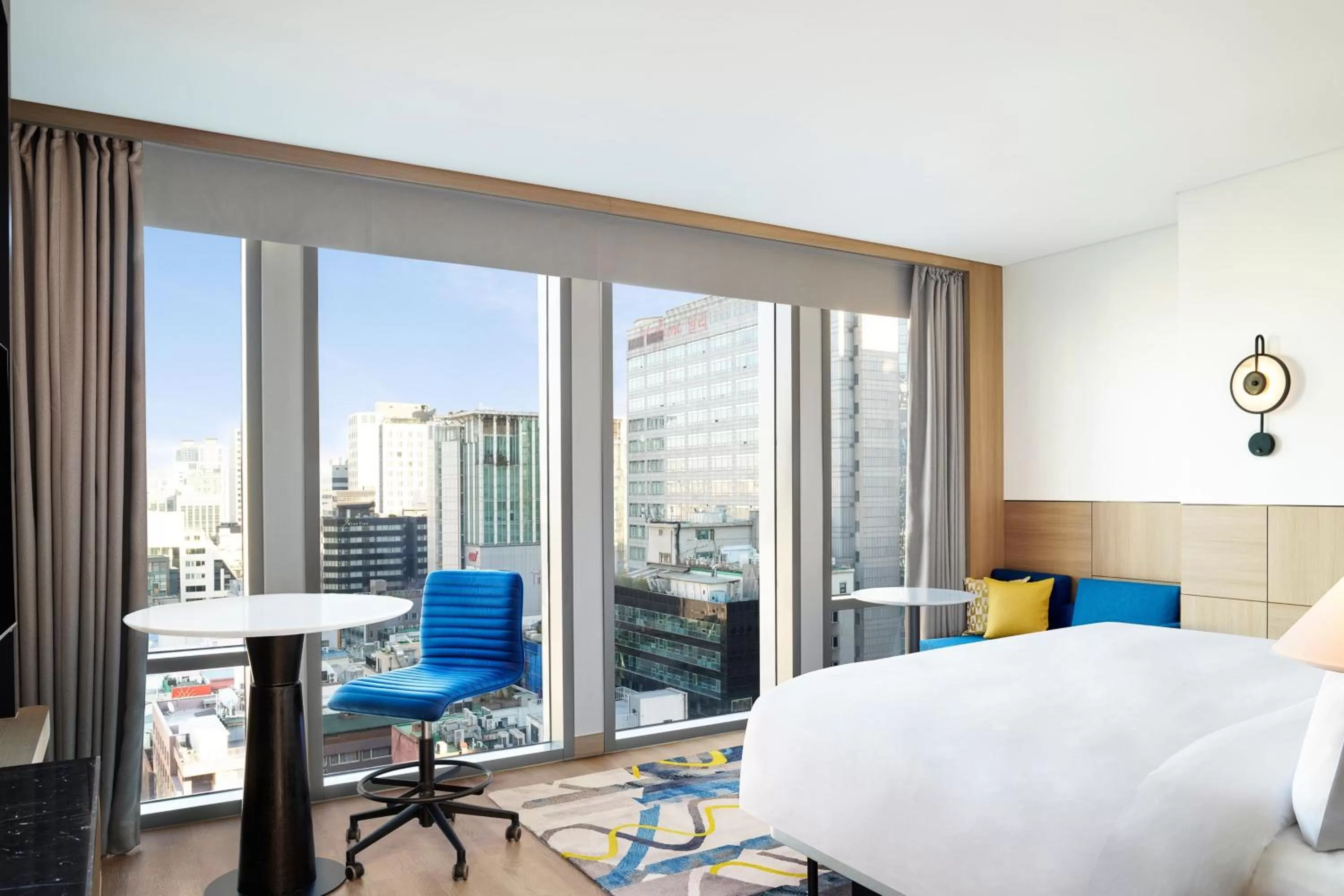 Lounge or bar, Bed in Le Meridien Seoul Myeongdong