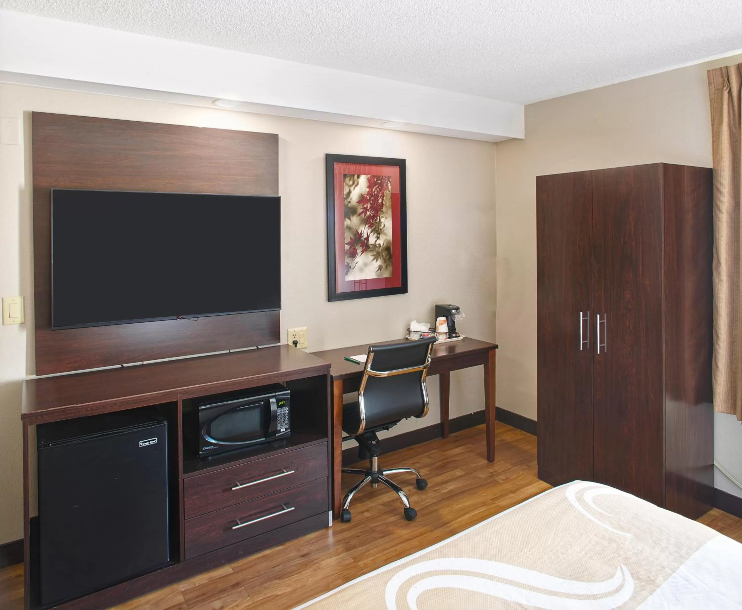 Deluxe King Room - Non Smoking in Quality Inn Bentonville-Rogers