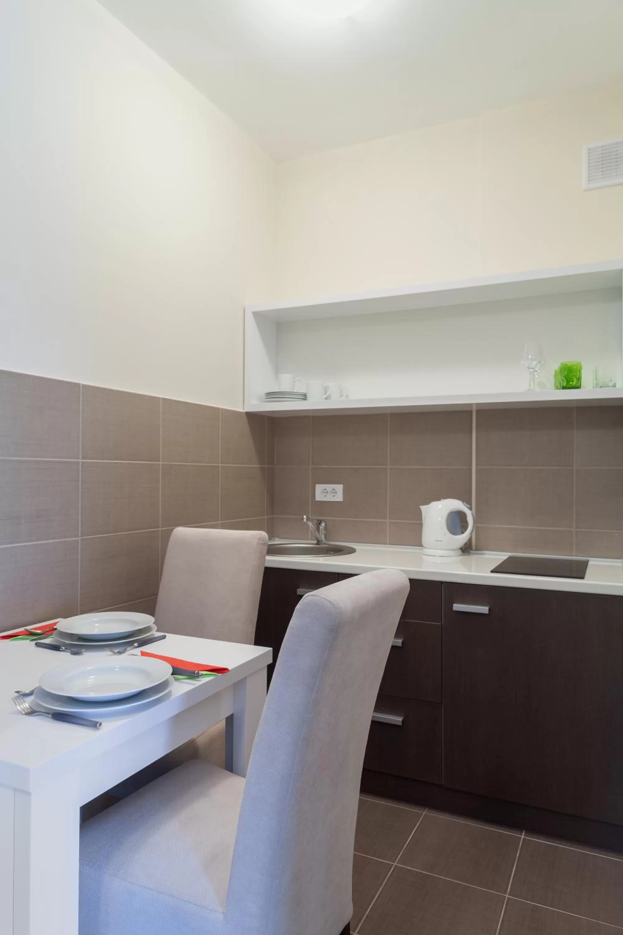 Coffee/tea facilities in Garni Hotel Ema