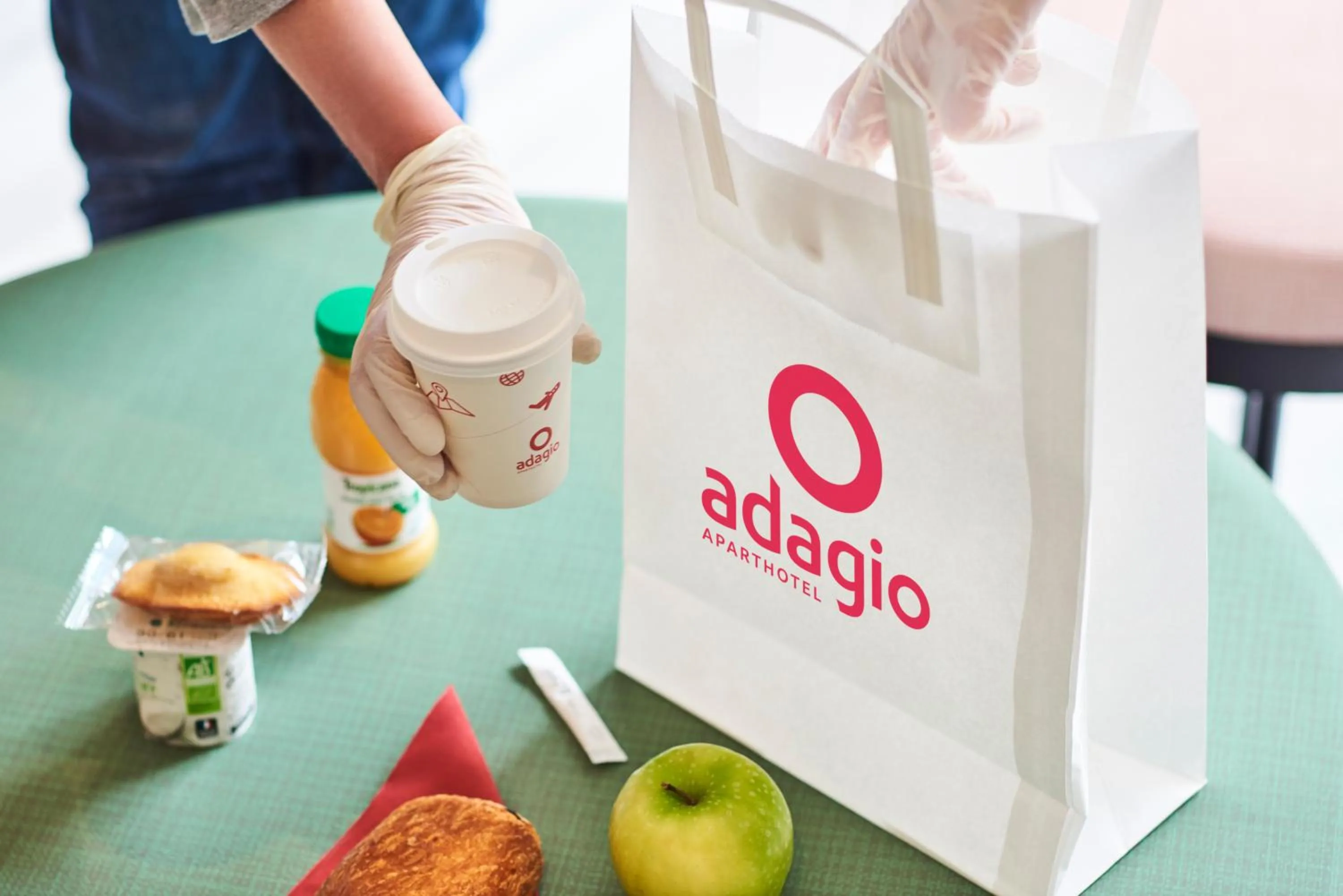 Breakfast in Aparthotel Adagio Paris Montmartre