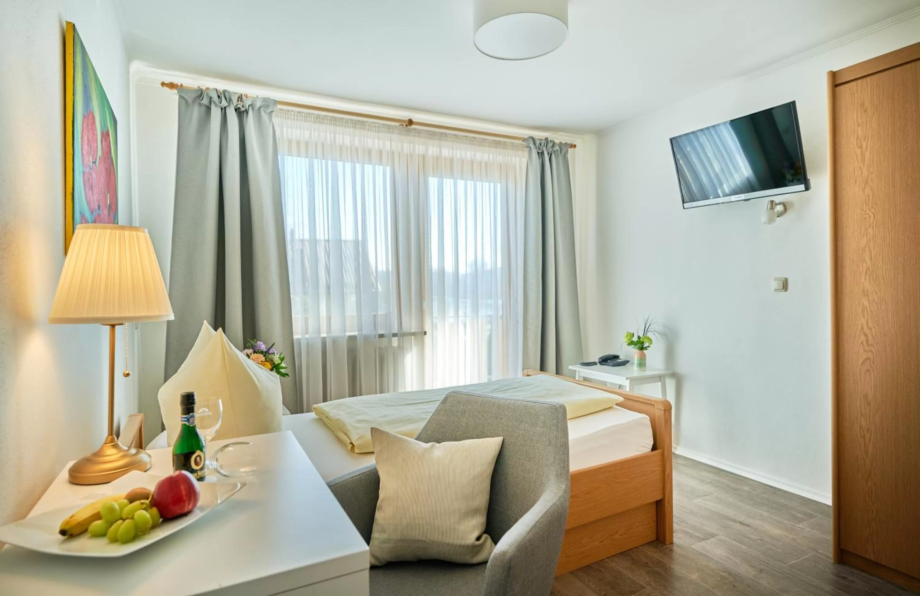 Bed in Hotel Restaurant Zum Goldenen Anker mit Hallenbad & Wellnessbereich