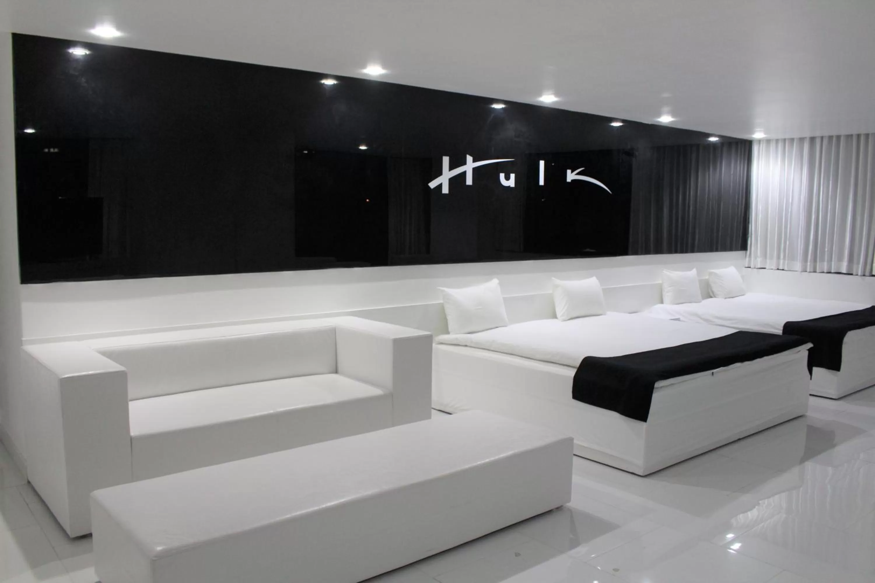 Bed, Lobby/Reception in Hotel Hulk