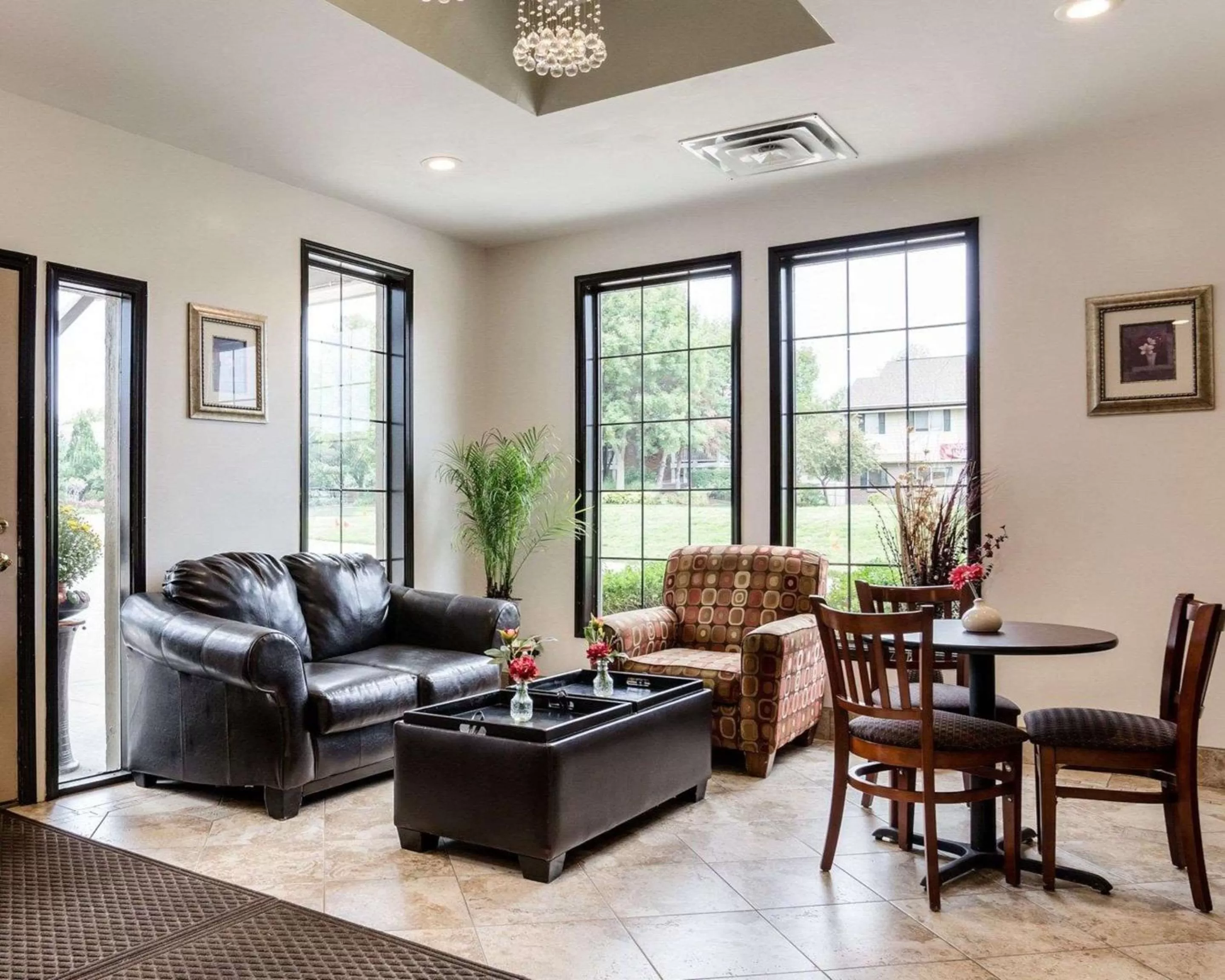 Lobby or reception in Econo Lodge University