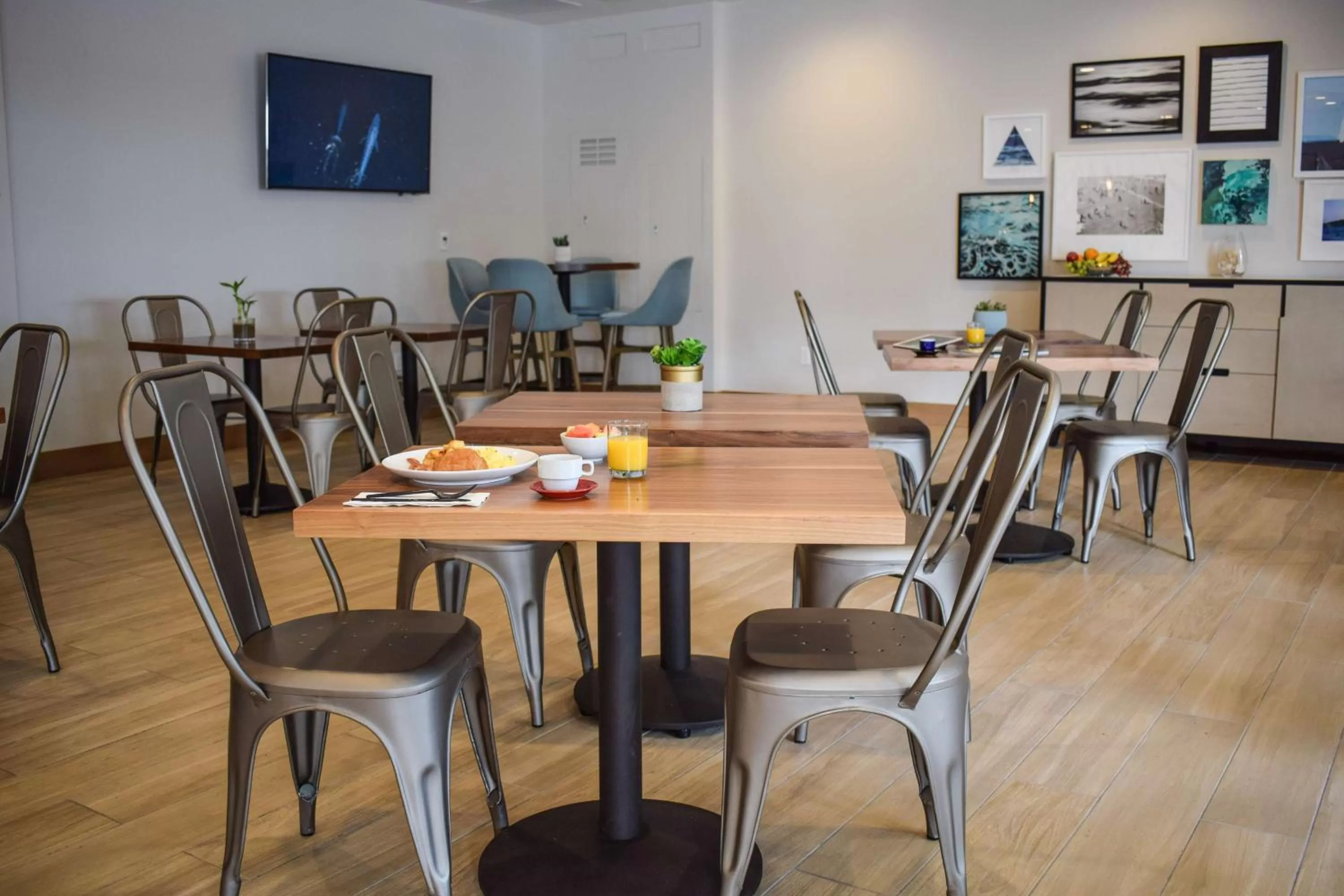 Restaurant/places to eat in Beachside Inn