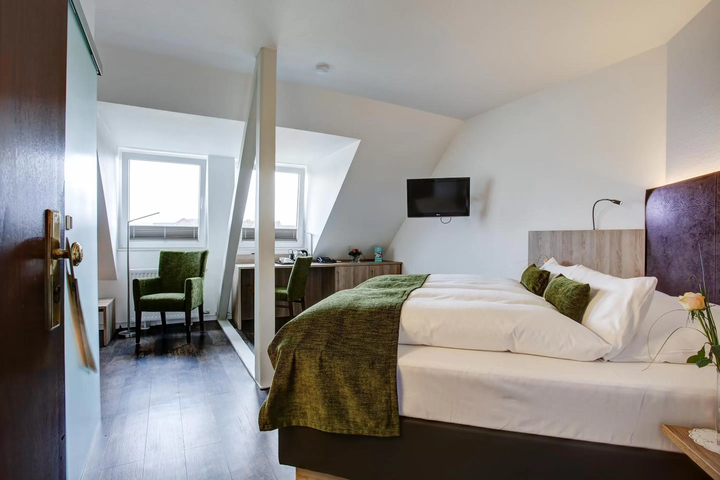 Photo of the whole room, Bed in Trip Inn Hotel Esplanade, Düsseldorf