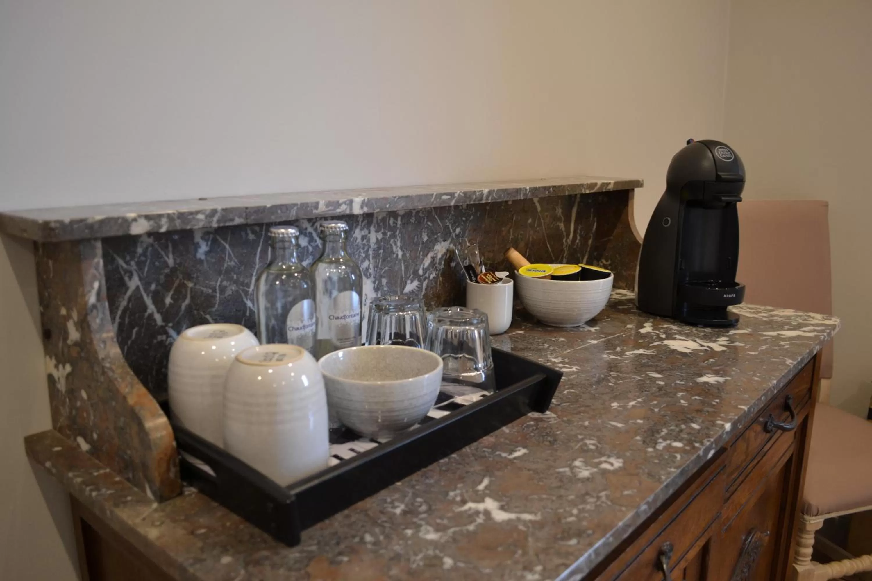 Coffee/tea facilities in B&B Allegambe's Goed