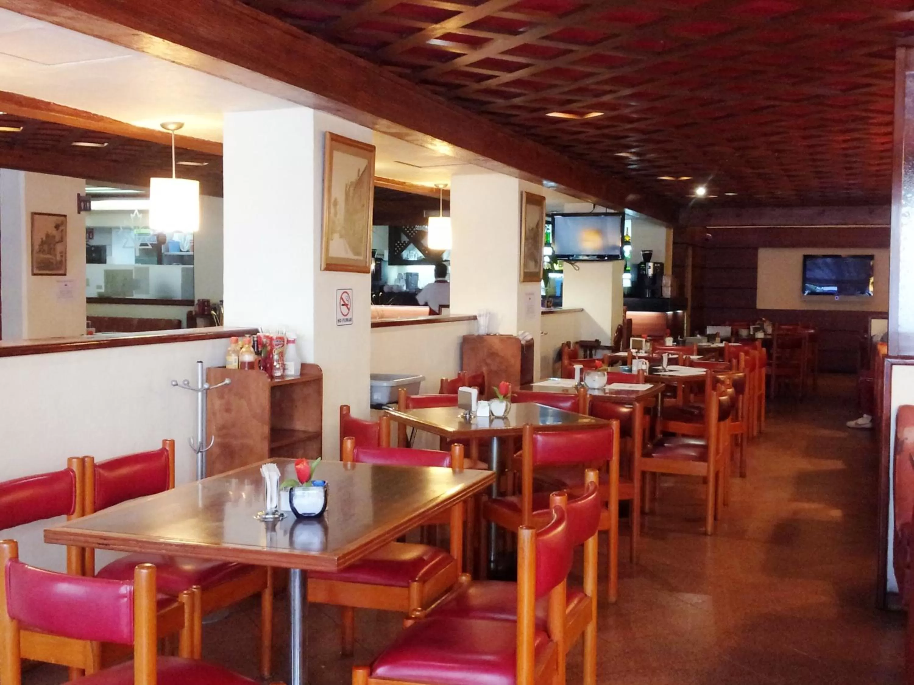 Restaurant/places to eat in Hotel Roble