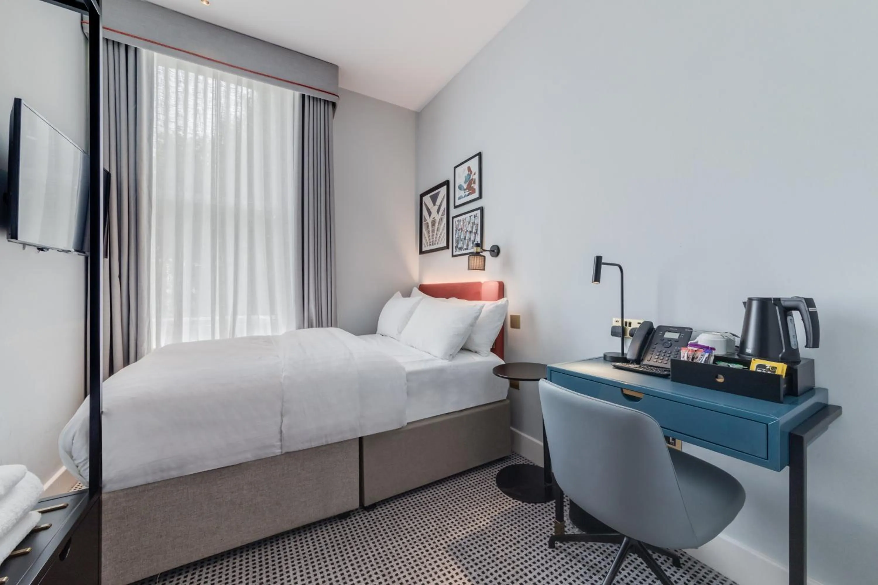 Bed in Best Western The Boltons