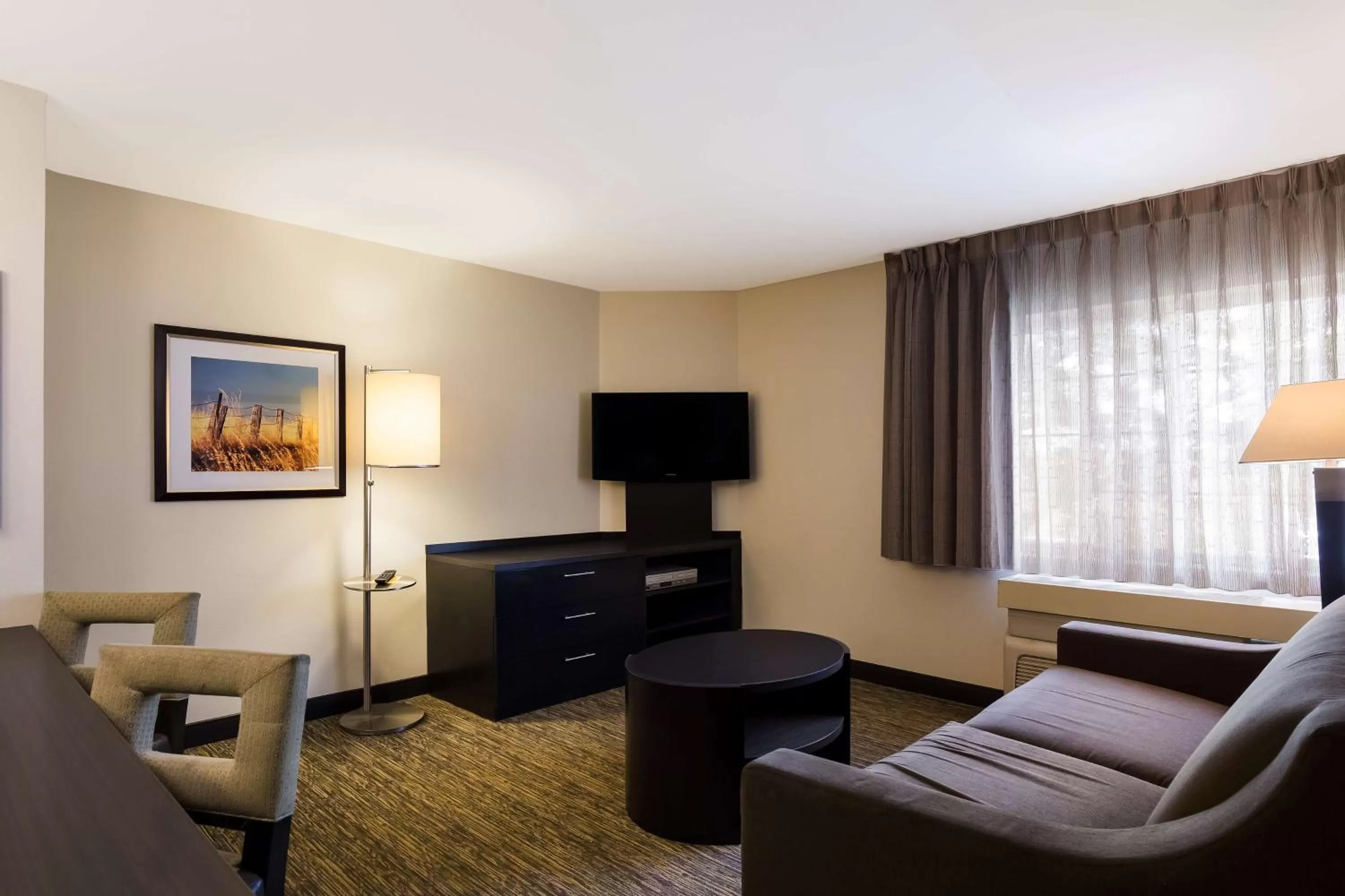 Photo of the whole room in Sonesta Simply Suites St Louis Earth City