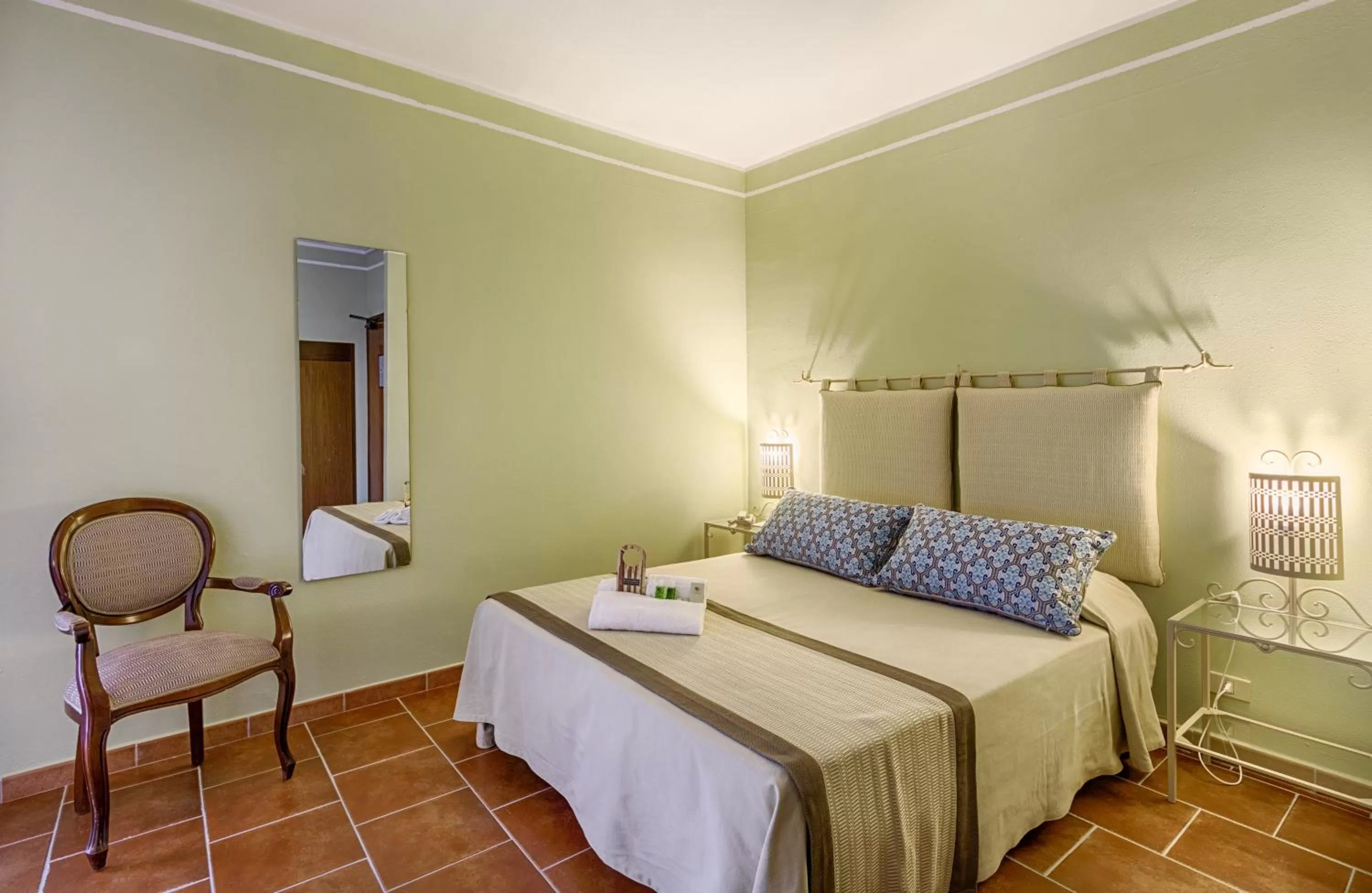 Photo of the whole room, Bed in Colonna Palace Hotel Mediterraneo